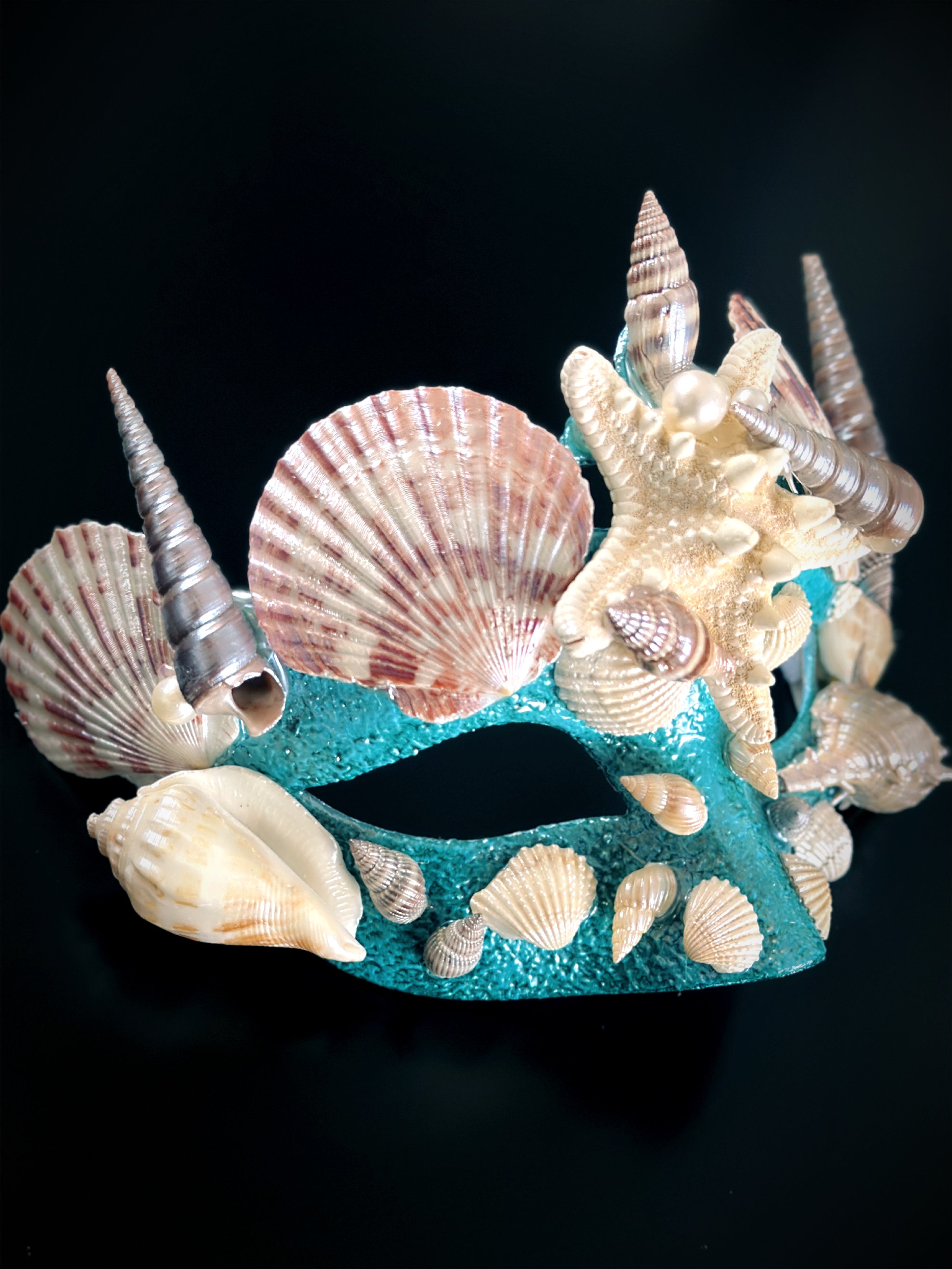 Turquoise Mermaid Shell Mask - Elegant Underwater Costume Accessory for Cosplay, Halloween, and Themed Parties
