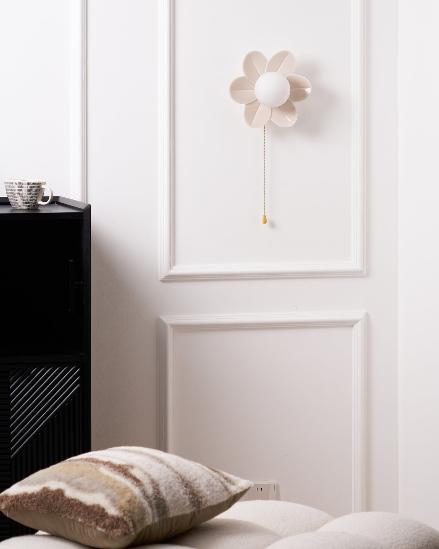 Flowers Wall Lamp - Elegant Floral LED Wall Light for Bedroom, Living Room, and Nursery Decor - Perfect for Home and Office Lighting