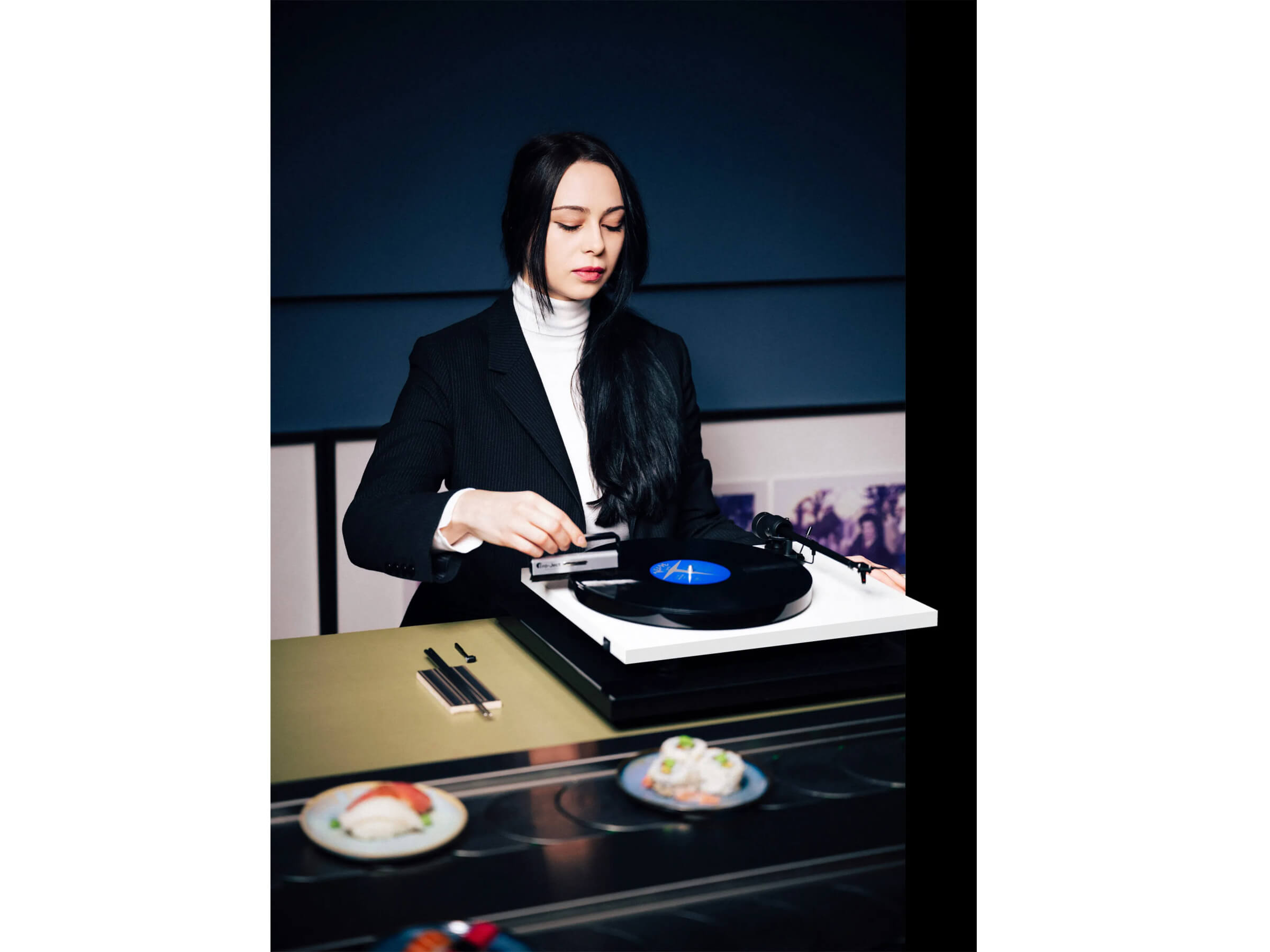 Pro-Ject E1 Standard Turntable - High-Fidelity Vinyl Record Player with Built-in Phono Preamp | Perfect for Home Audio, DJing & Music Enthusiasts