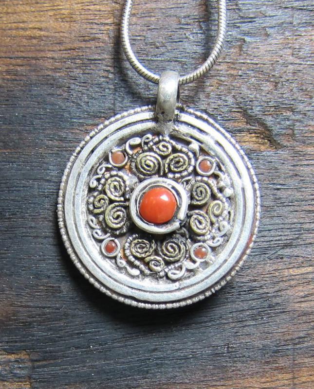 Stunning Heavy Coin Pendant Necklace for Men & Women - Vintage Large Metal Medallion Jewelry - Perfect for Casual Wear, Layering & Gift Giving