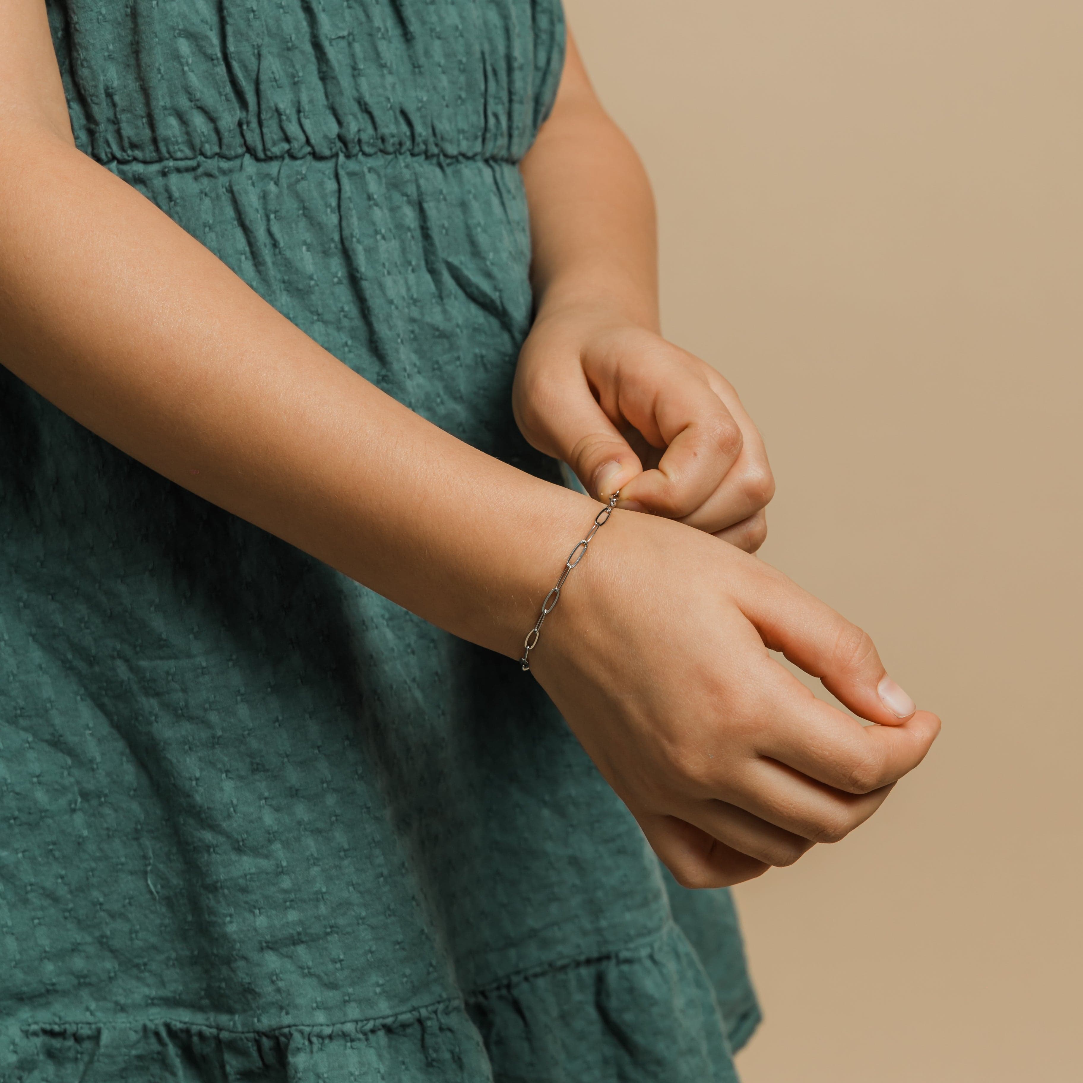 Stylish Link Chain Bracelet for Women & Girls - Trendy Fashion Jewelry for Everyday Wear, Parties & Gifts