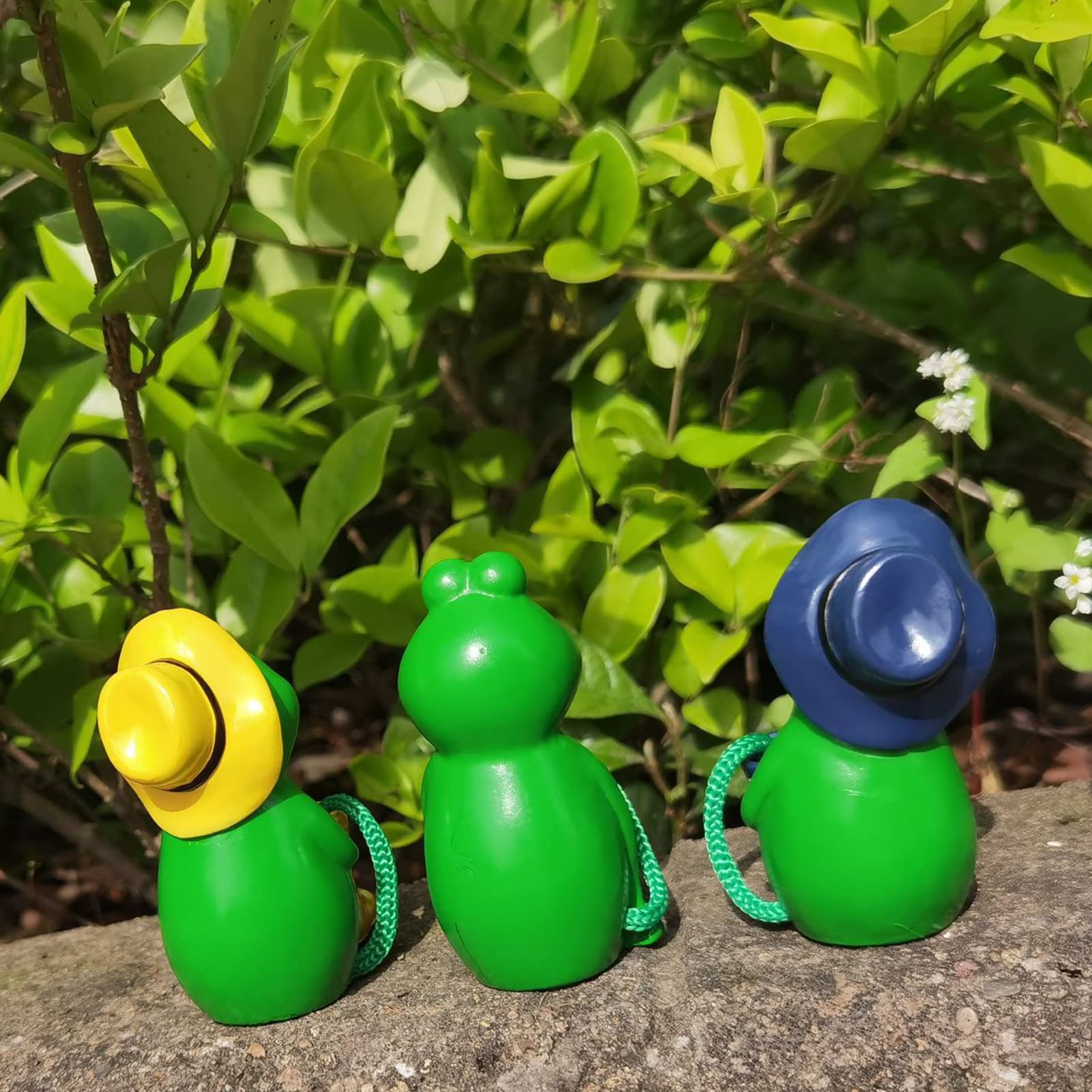 3pcs Hanging Frog Garden Statue - Resin Handmade Frog Decor for Outdoor & Indoor - Cute Frog Figurines for Yard, Patio, Pond - Perfect Garden Ornament & Home Decoration