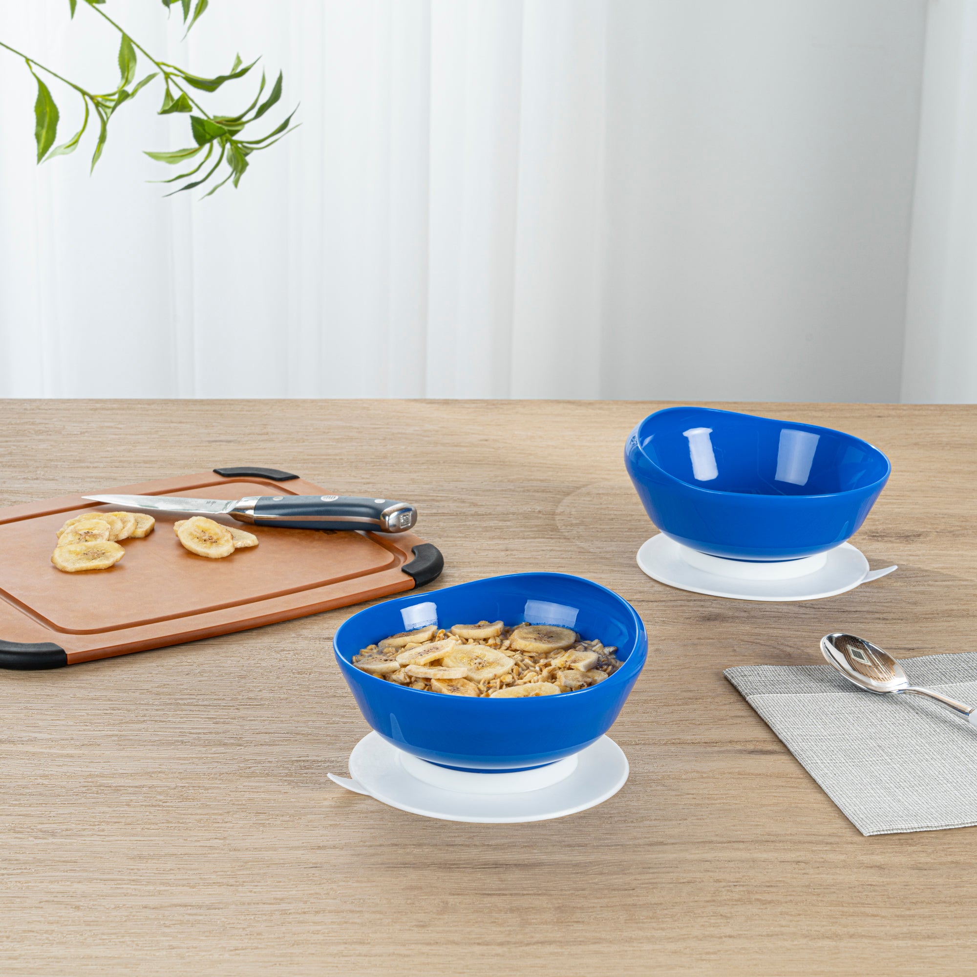Adapt Tek 19 oz Round Blue Plastic Scoop Bowl with Spillproof Design & Suction Base - 5.75