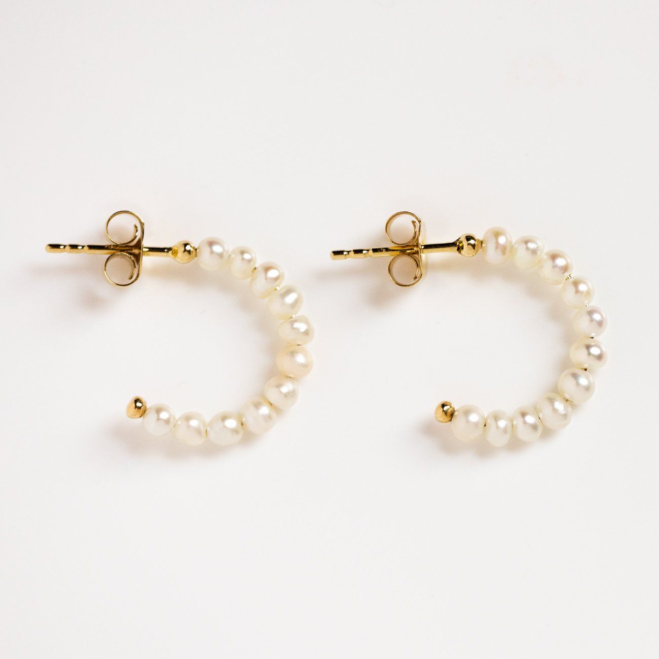 Solid Gold Simple Pearl Huggie Hoops - Elegant Minimalist Earrings for Women | Perfect for Everyday Wear, Date Nights & Special Occasions