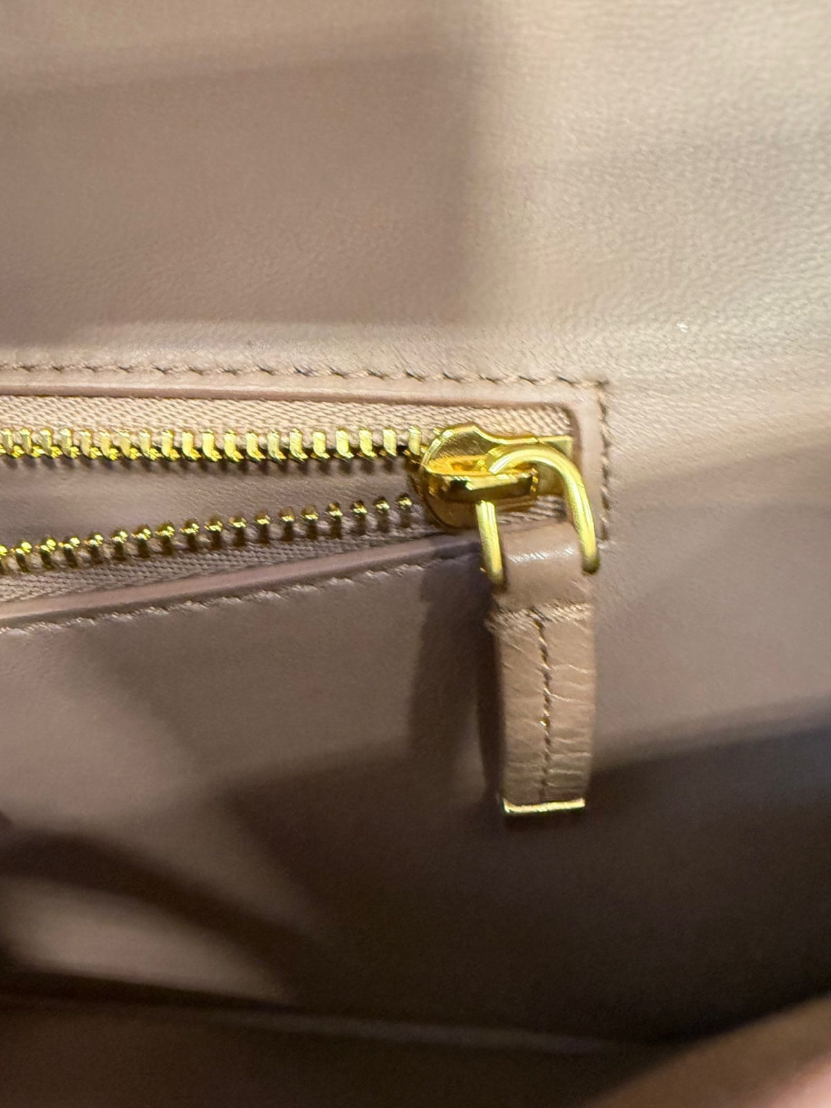 Christian Dior CD Logo Chain Wallet Crossbody Bag in Beige - Luxury Designer Handbag for Women, Perfect for Evening Parties & Date Nights