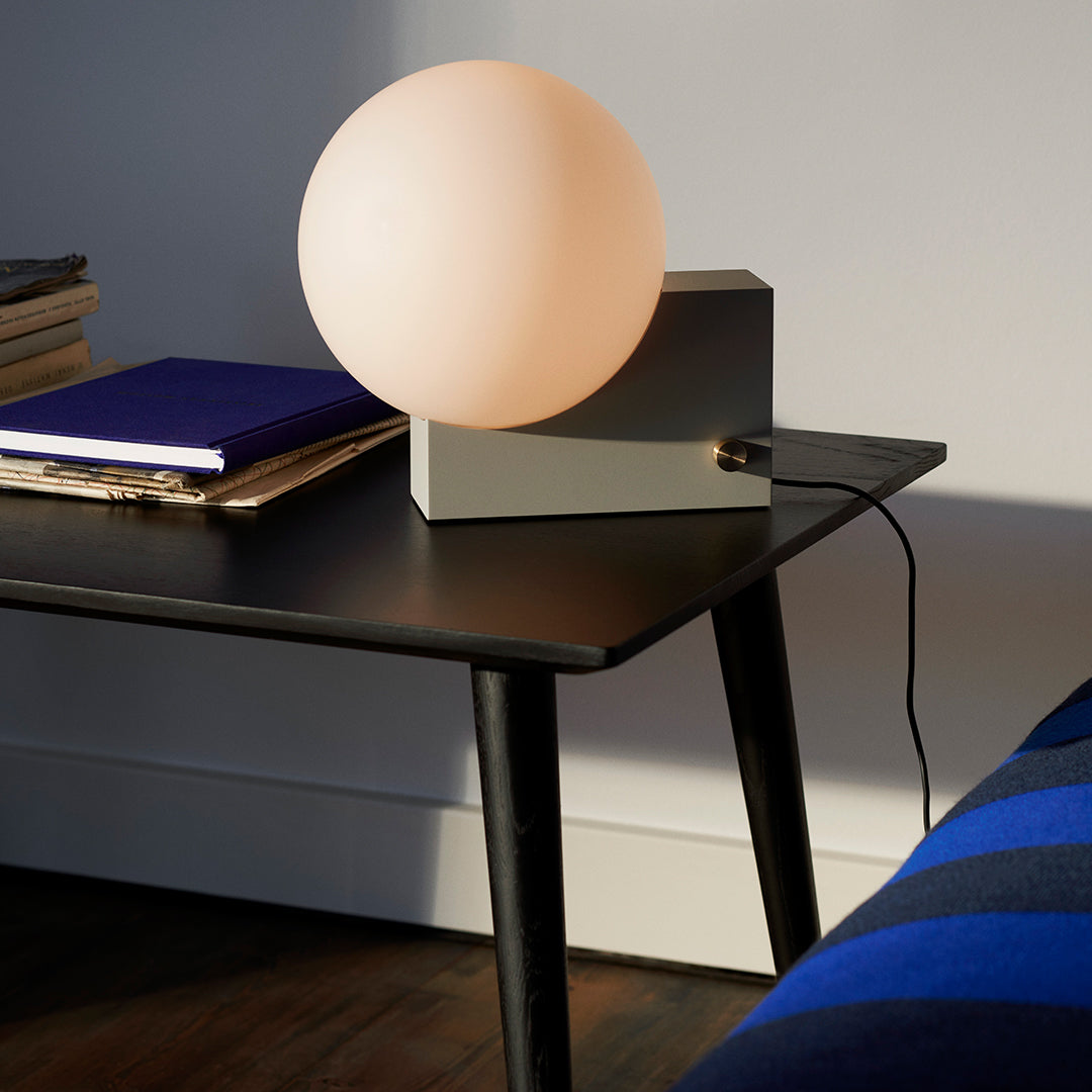 SK23/SK24 Modern Lounge Table - Stylish Coffee Table for Living Room, Patio & Office - Perfect for Relaxing & Entertaining