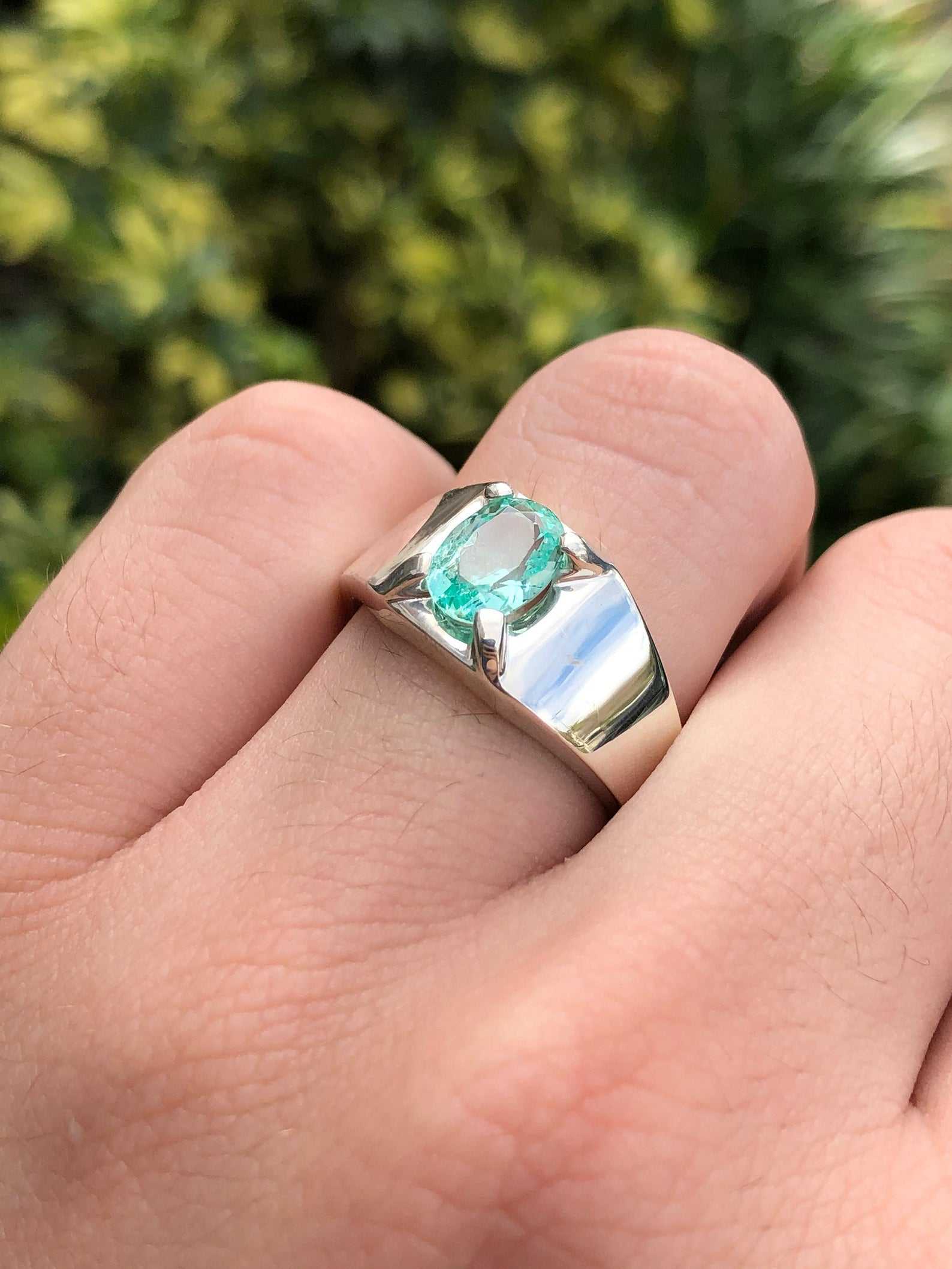 1 Carat Natural Oval Cut Emerald Men's Ring in 925 Sterling Silver - Perfect for Birthdays, Anniversaries & Astrological Gifts