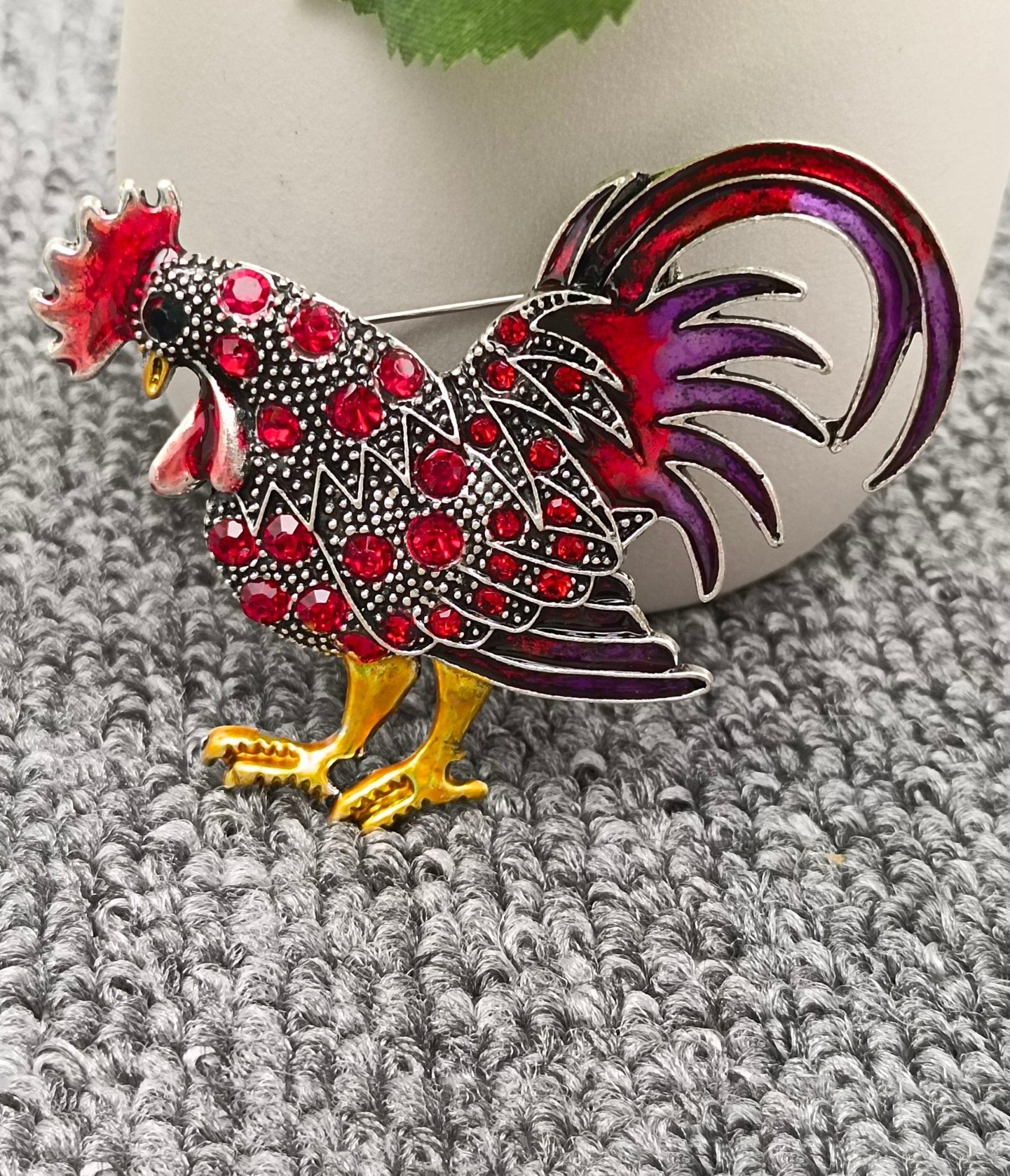 Elegant Red Rhinestone Rooster Brooch Pin - Vintage Style Jewelry for Women - Perfect for Blazers, Scarves & Special Occasions