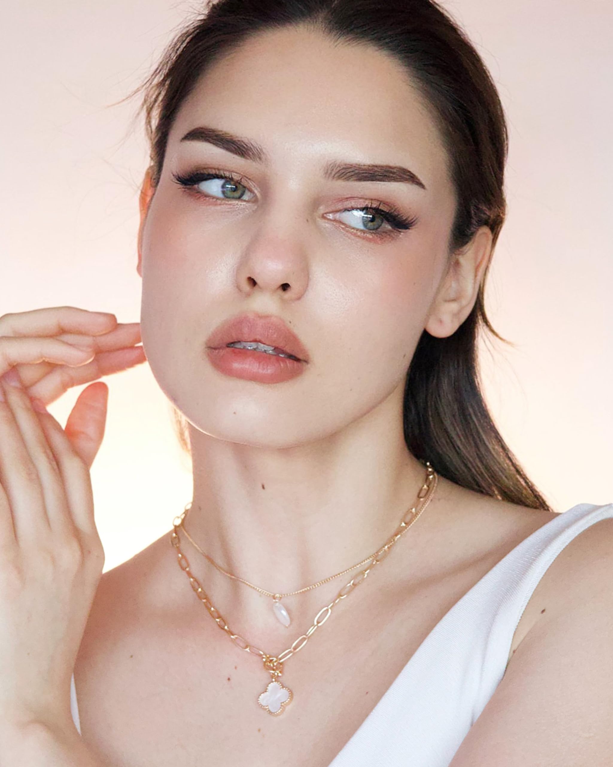POMINA Chunky Coin Fashion Gold Necklace for Women - Trendy Statement Toggle Necklace with Antique Gold Coin Pendant & Thick Link Chain - Perfect for Layering, Everyday Wear, and Special Occasions