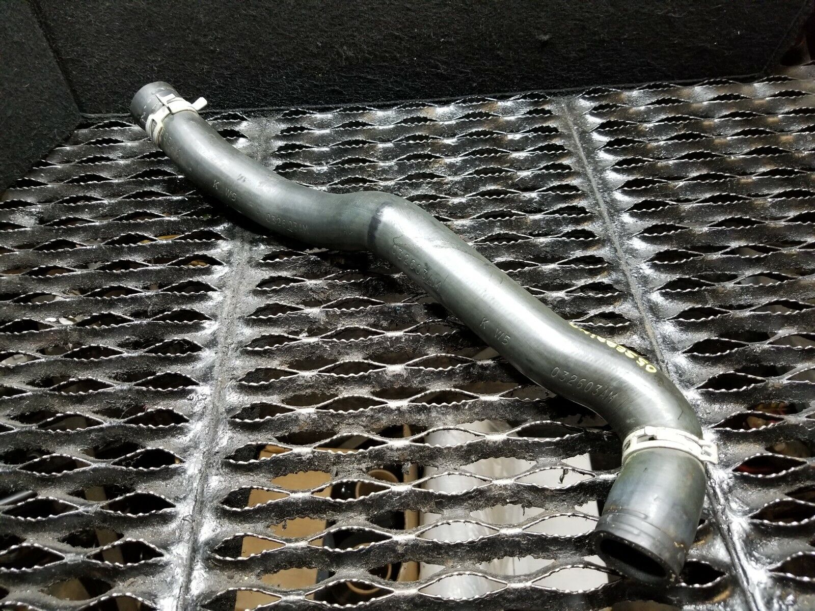 04 05 06 Chrysler Sebring Convertible 2.7L Radiator Hose Pipe OEM Replacement - Perfect for Cooling System Repair & Maintenance