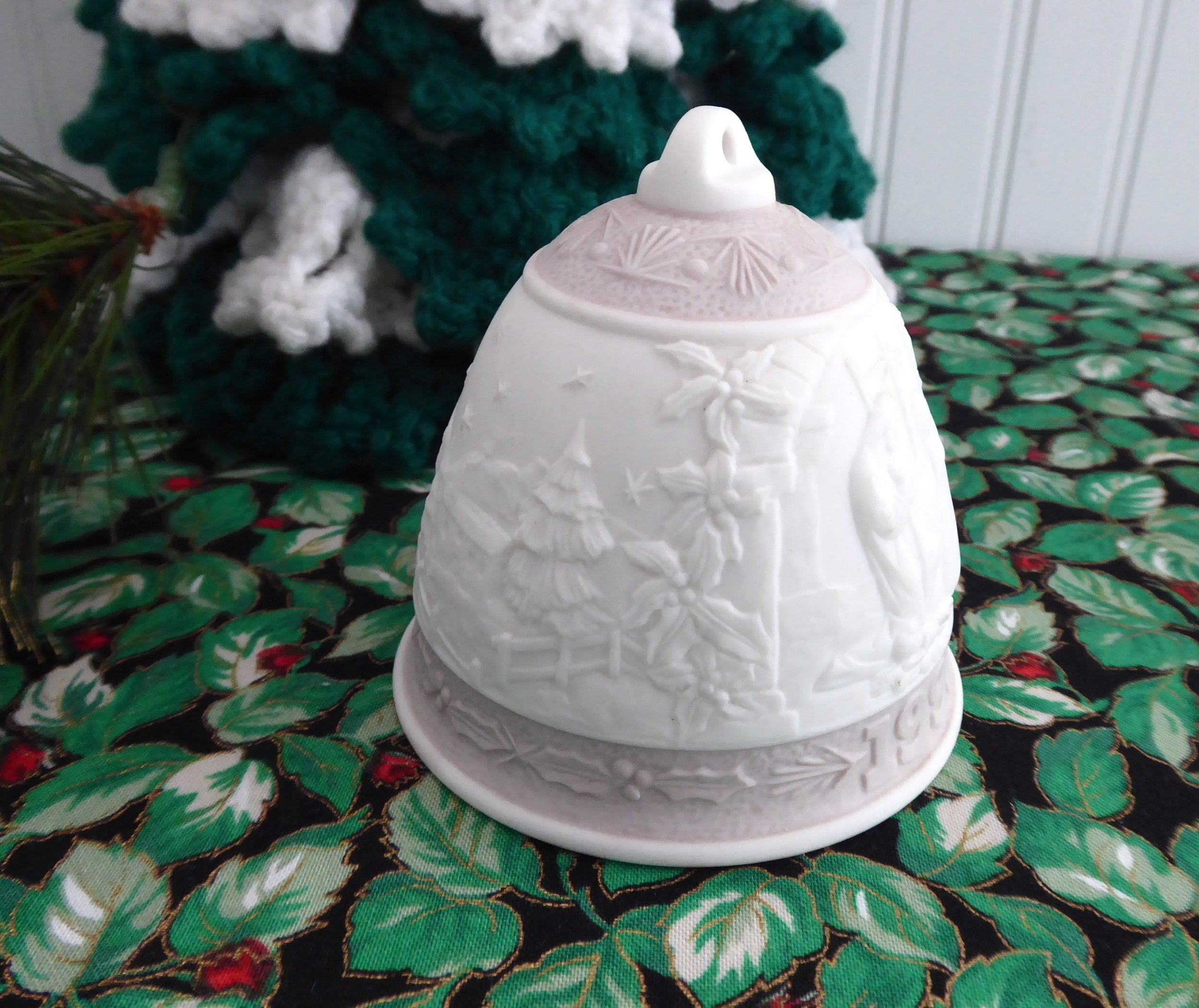 Lladro Christmas Bell 1991 - Nativity Snow Scene with Lavender Christmas Star - Annual Collectible Holiday Ornament in Original Box - Perfect for Christmas Tree Decorations & Holiday Gift Giving