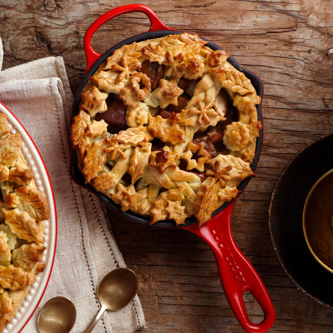 Le Creuset Signature 10.25 Inch Enameled Cast Iron Skillet - Premium Non-Stick Cookware for Searing, Baking & Frying - Perfect for Stovetop, Oven & Grill Use