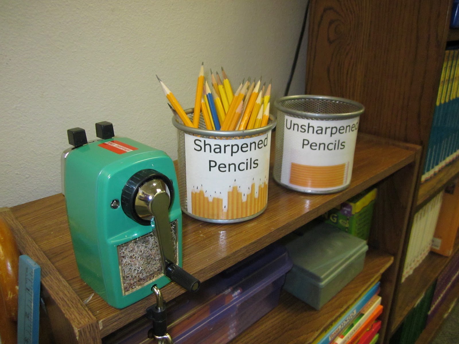 Best Heavy Duty Manual Pencil Sharpener for Classroom & School Use - Durable Teacher's Choice for Sharpening Wooden Pencils