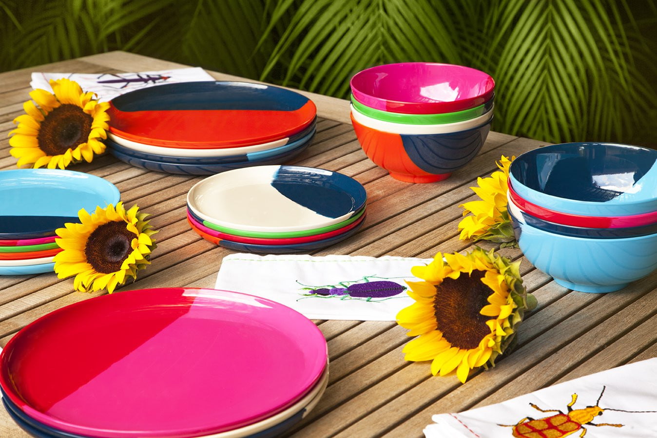 1/2 & 1/2 Melamine Dinner Plates Set of 4 - Fuchsia & Red Durable Plastic Plates for Outdoor Dining, Picnics & Parties - Exclusive Design by Thomas Fuchs Creative