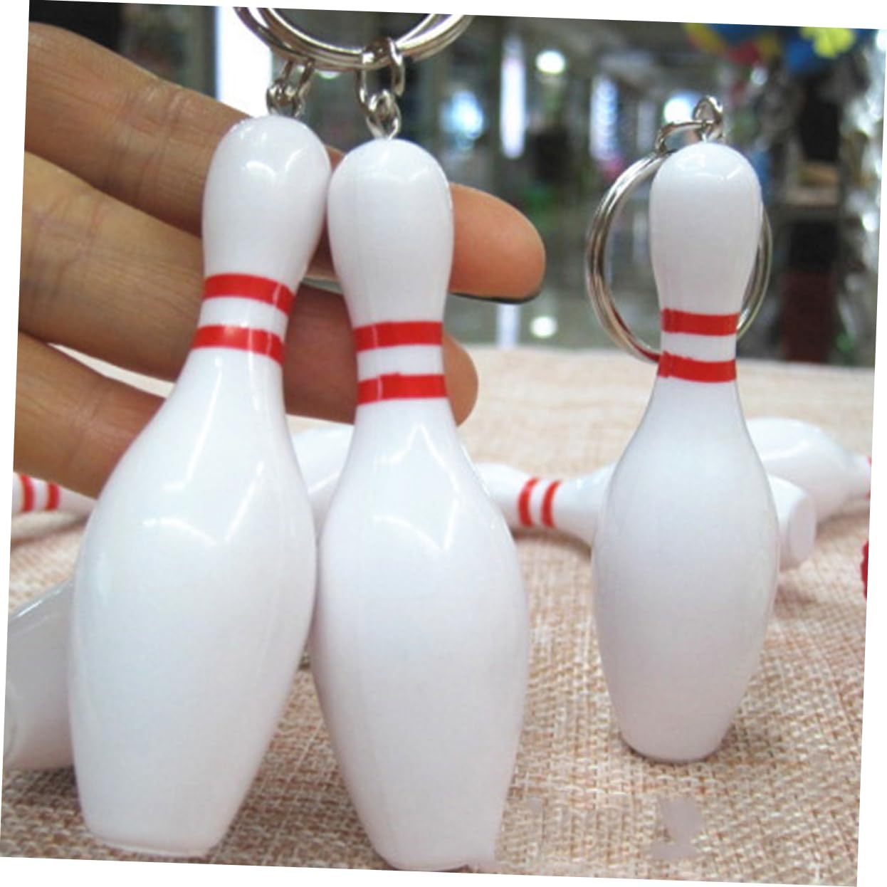 MOBUTOFU Keychain - Stylish Car Key Holder for Everyday Use