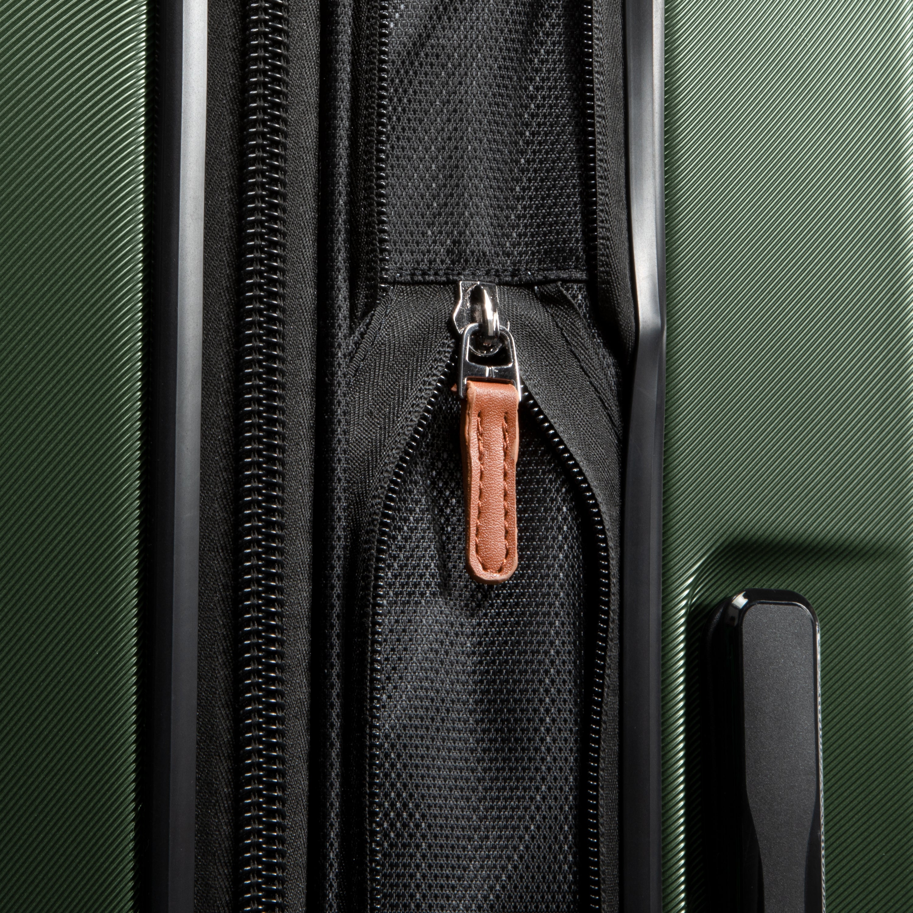 Ricardo Beverly Hills Montecito 2.0 Expandable Hardside Spinner Luggage - Large Check-In Suitcase for Travel, Business Trips & Vacations