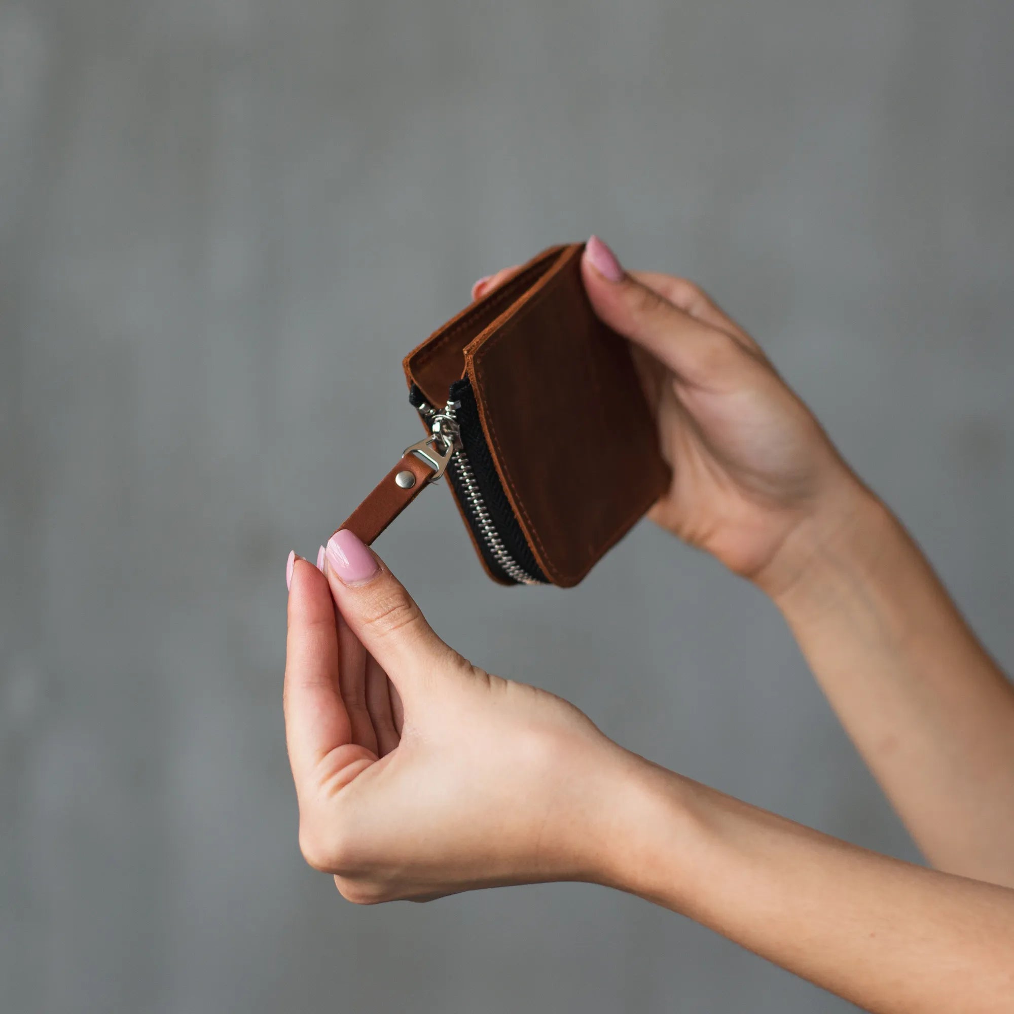 Premium Zippered Wallet for Men & Women - Slim RFID Blocking Leather Bifold Wallet with Multiple Card Slots & ID Window - Perfect for Travel, Business & Everyday Use