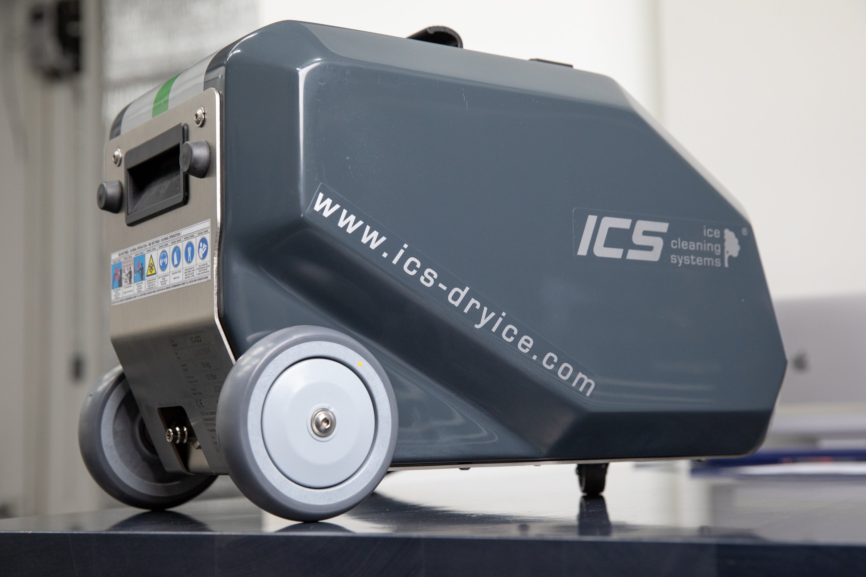 ICS IC 022 Evo Dry Ice Blasting Machine - Professional Industrial Cleaning Equipment for Automotive, Food Processing & Mold Removal