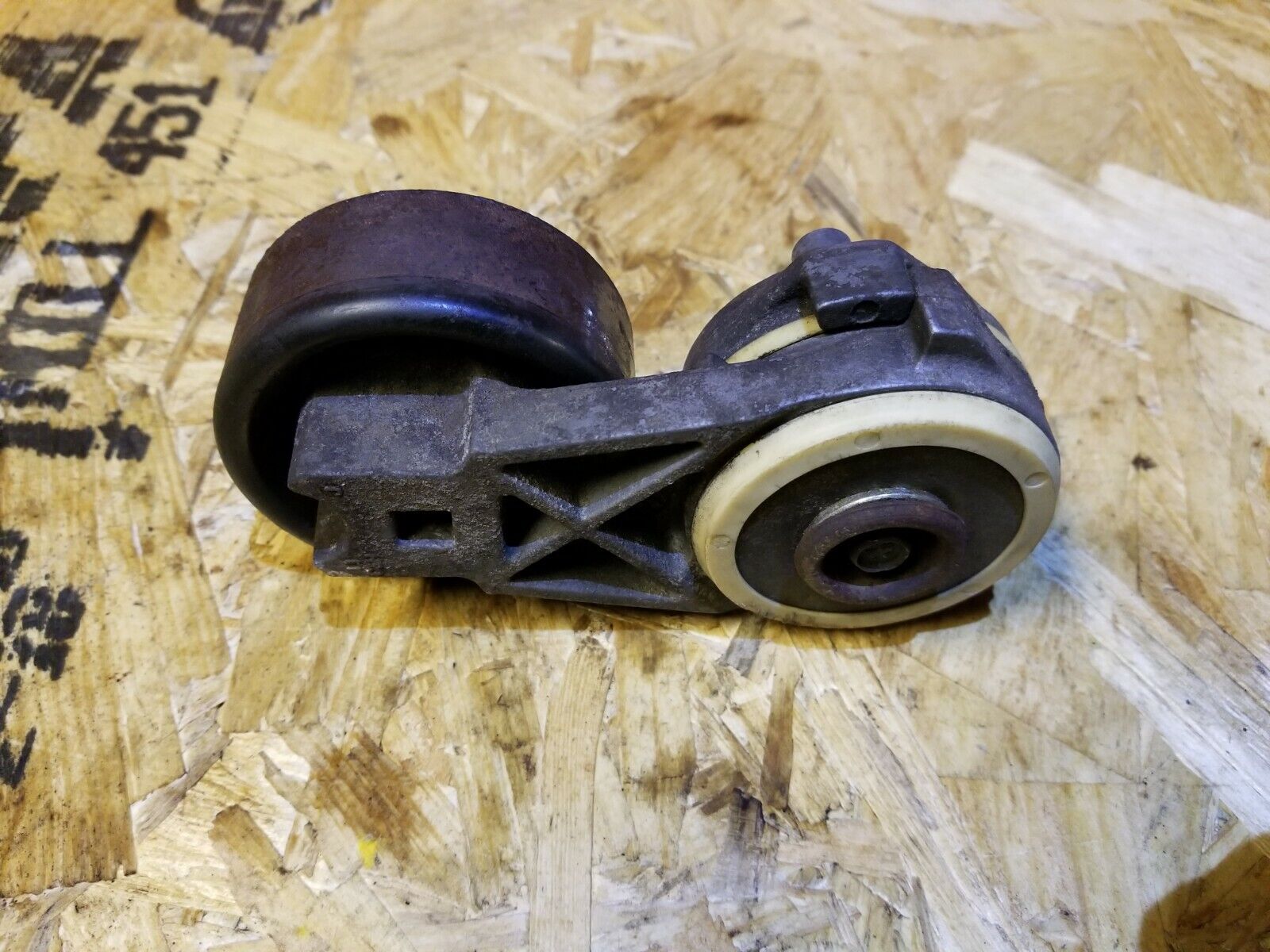2002-2007 Ford Escape 3.0L V6 Serpentine Belt Tensioner Replacement - OEM Quality Part for Smooth Engine Performance - Perfect for Daily Commuting & Road Trips