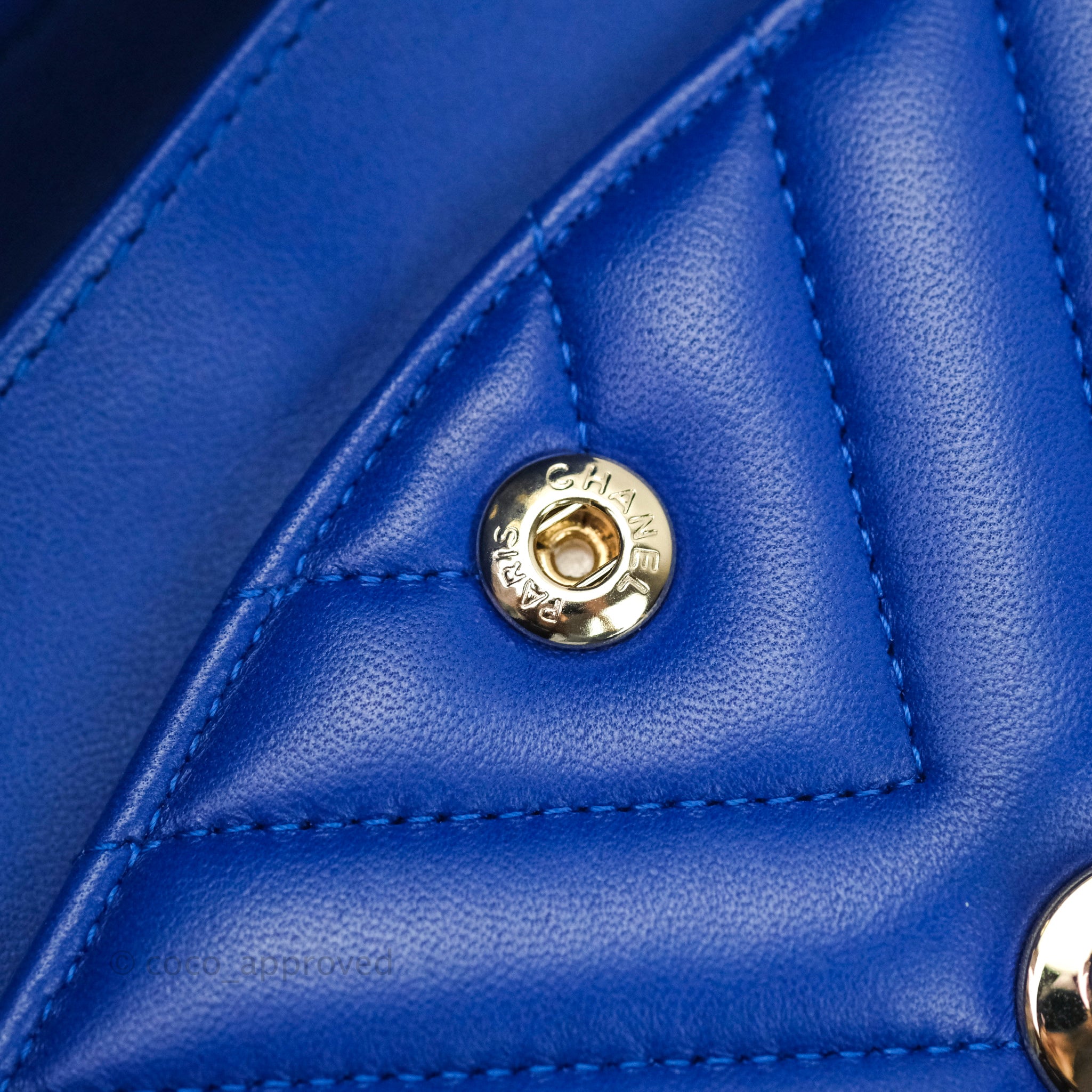 Chanel Classic Chevron M/L Medium Double Flap Bag in Blue Lambskin Leather with Gold Hardware - Luxury Handbag for Women, Perfect for Parties, Dates & Special Occasions