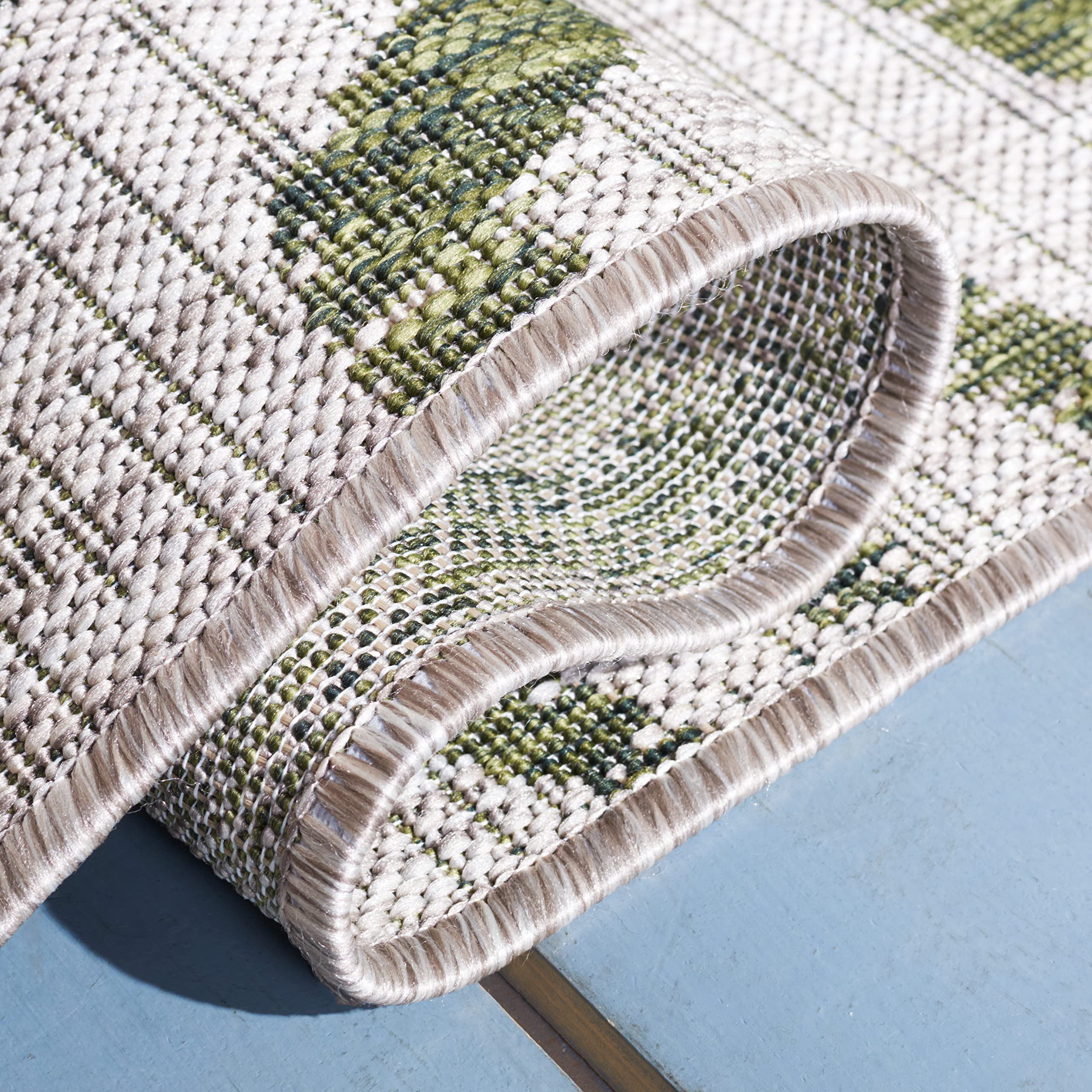 SAFAVIEH Courtyard Collection 6'7