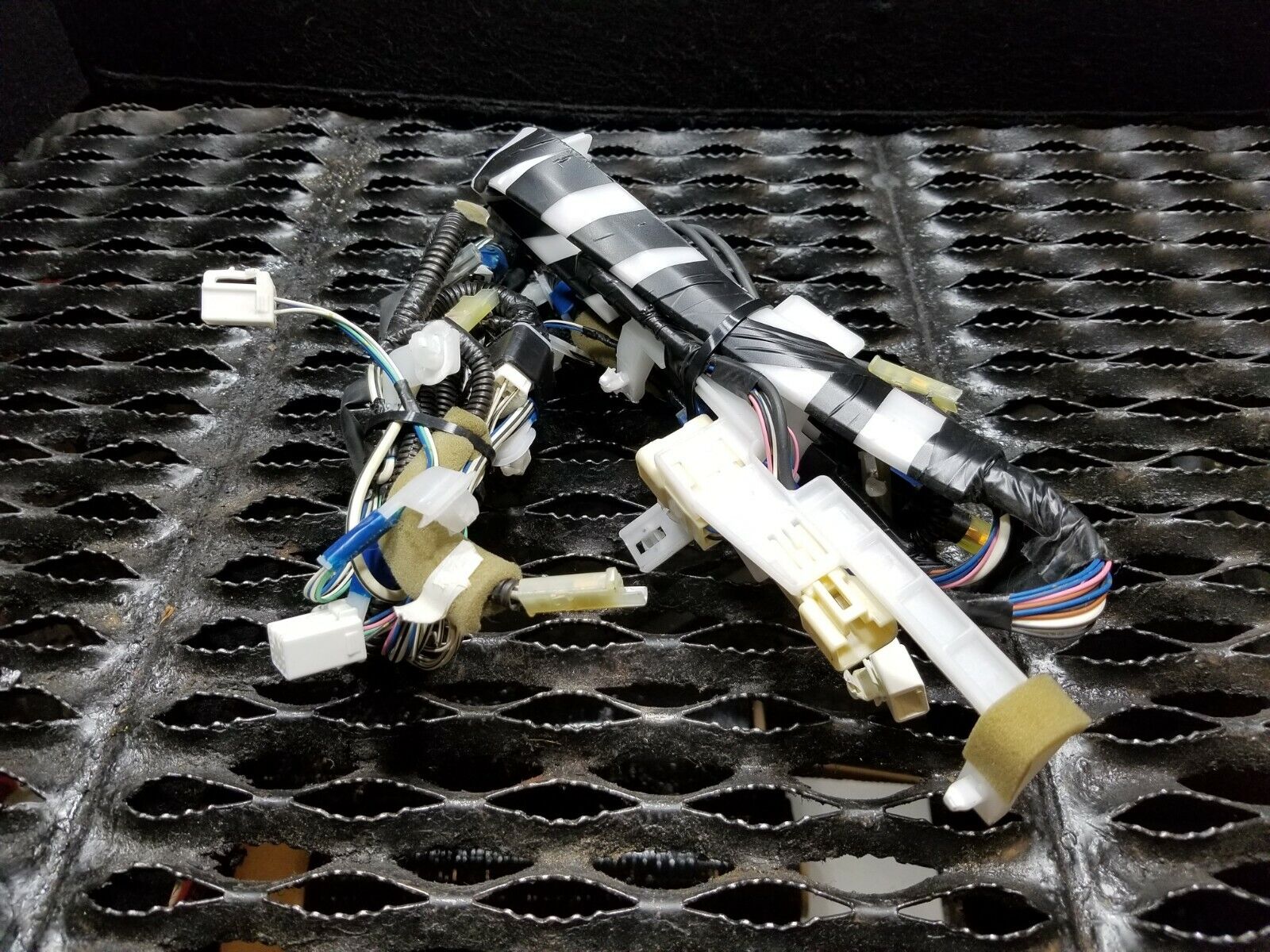 2004-2009 Toyota Prius Trunk Lid Wire Harness 82185-47050 OEM Replacement Part - Perfect for Electrical Repairs & Maintenance