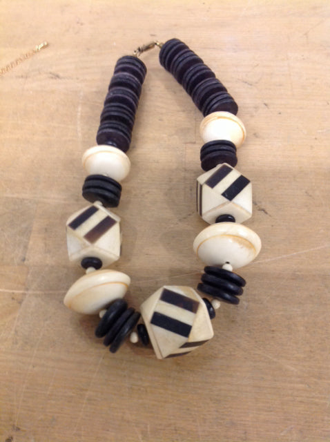 Elegant Black & White Beaded Necklace for Women - Stylish Boho Chic Jewelry for Casual Wear, Parties & Special Occasions