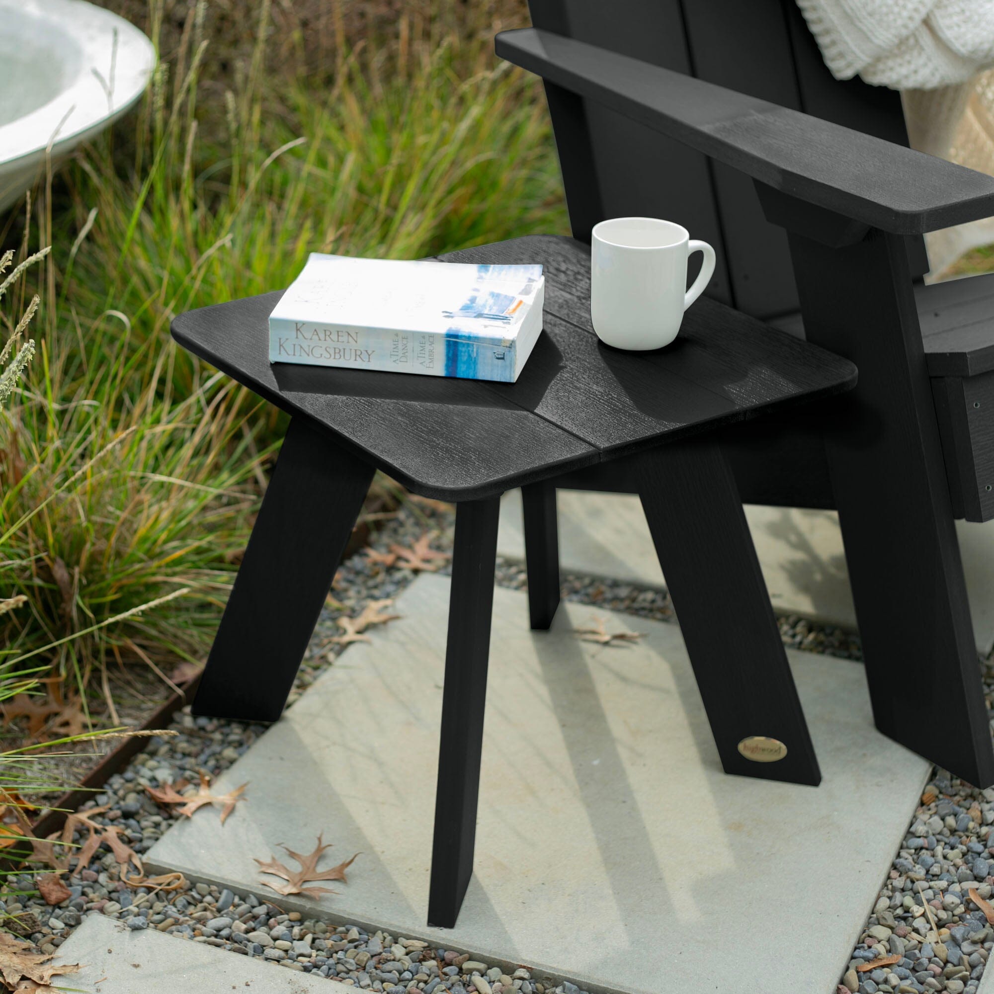 Italica Modern Side Table - Stylish End Table for Living Room, Bedroom & Office - Small Accent Table with Sleek Design for Home Decor