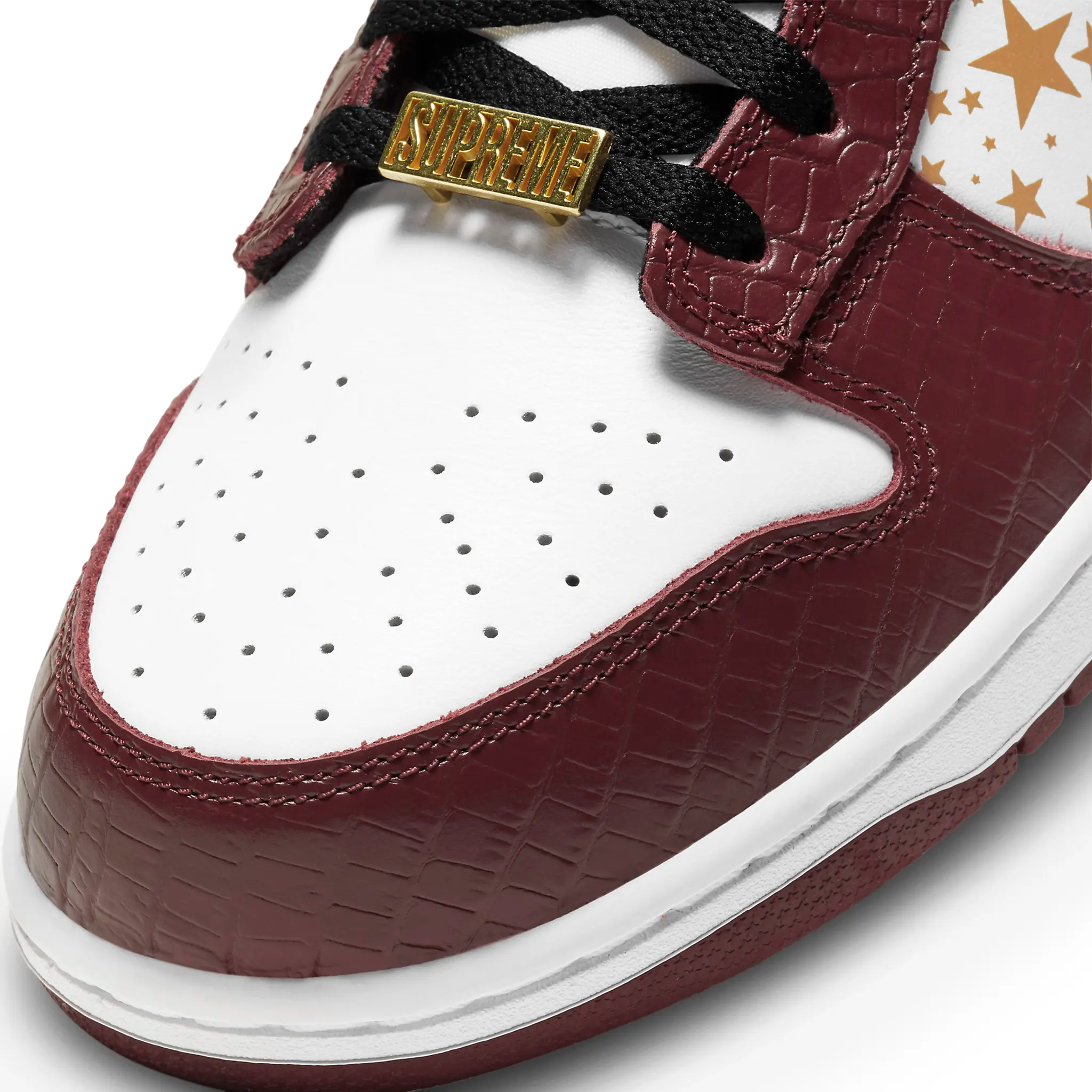 Supreme x Nike SB Dunk Low Sneakers - Barkroot Brown (2021) | Limited Edition Skateboarding Shoes for Streetwear & Urban Fashion