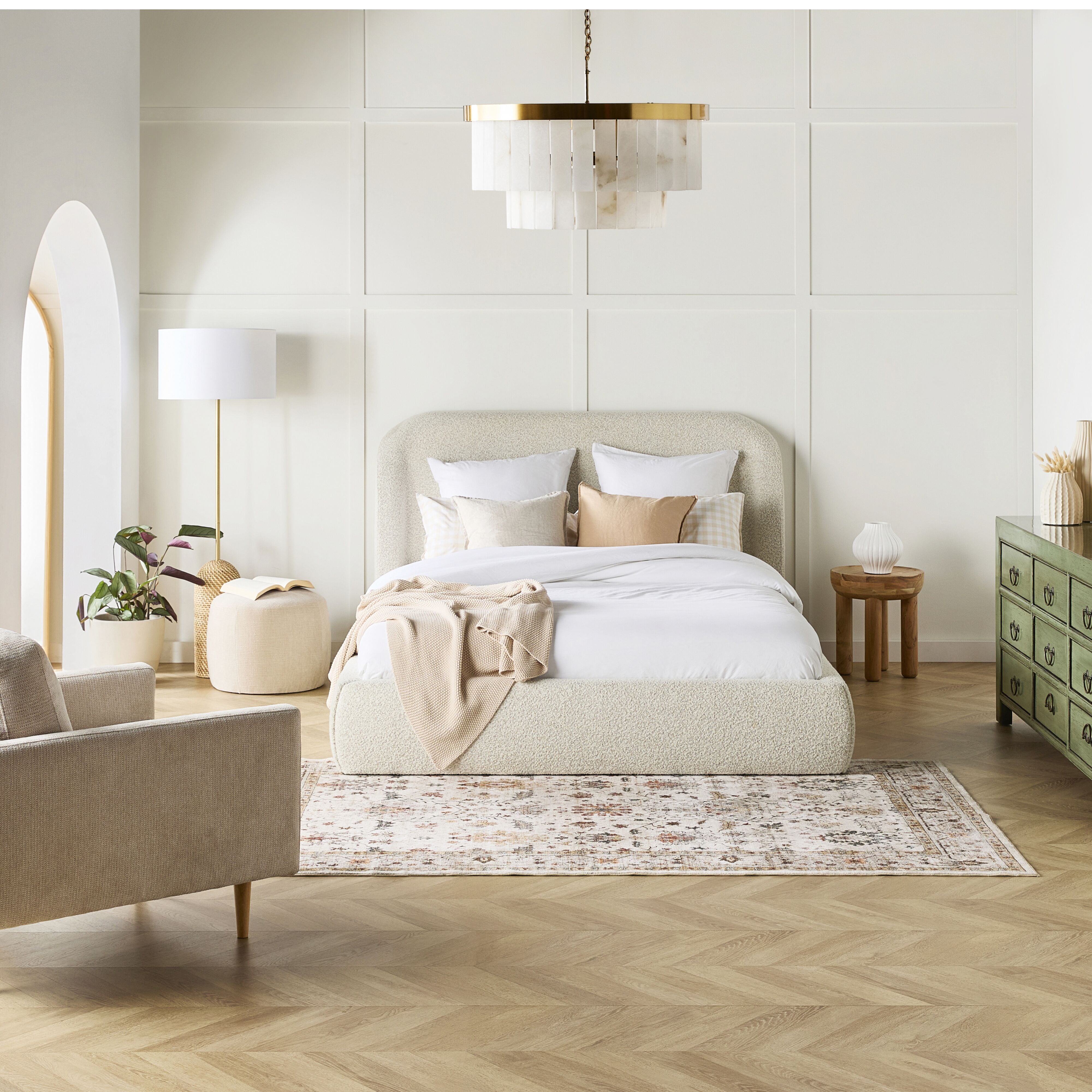 Alenna Queen Size Bed Frame - Modern Platform Bed with Upholstered Headboard, Sturdy Metal Legs & Easy Assembly - Perfect for Master Bedroom, Guest Room & Small Spaces