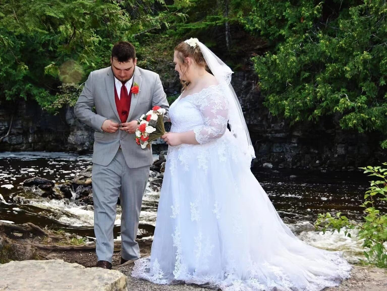 Elegant Plus Size Lace Wedding Dress with 3/4 Sleeves for Bride - Perfect for Beach, Church, and Garden Weddings