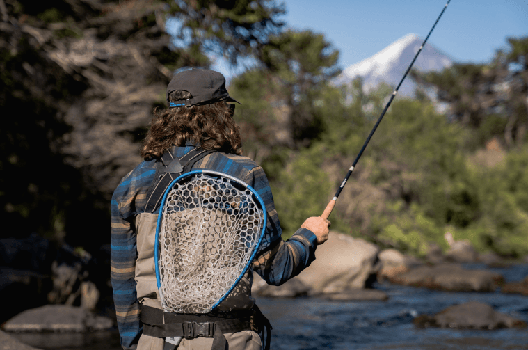 Premium Carbon Fiber Fishing Landing Net - Medium Size for Fly Fishing & Kayak Anglers - Lightweight & Durable for Catch & Release