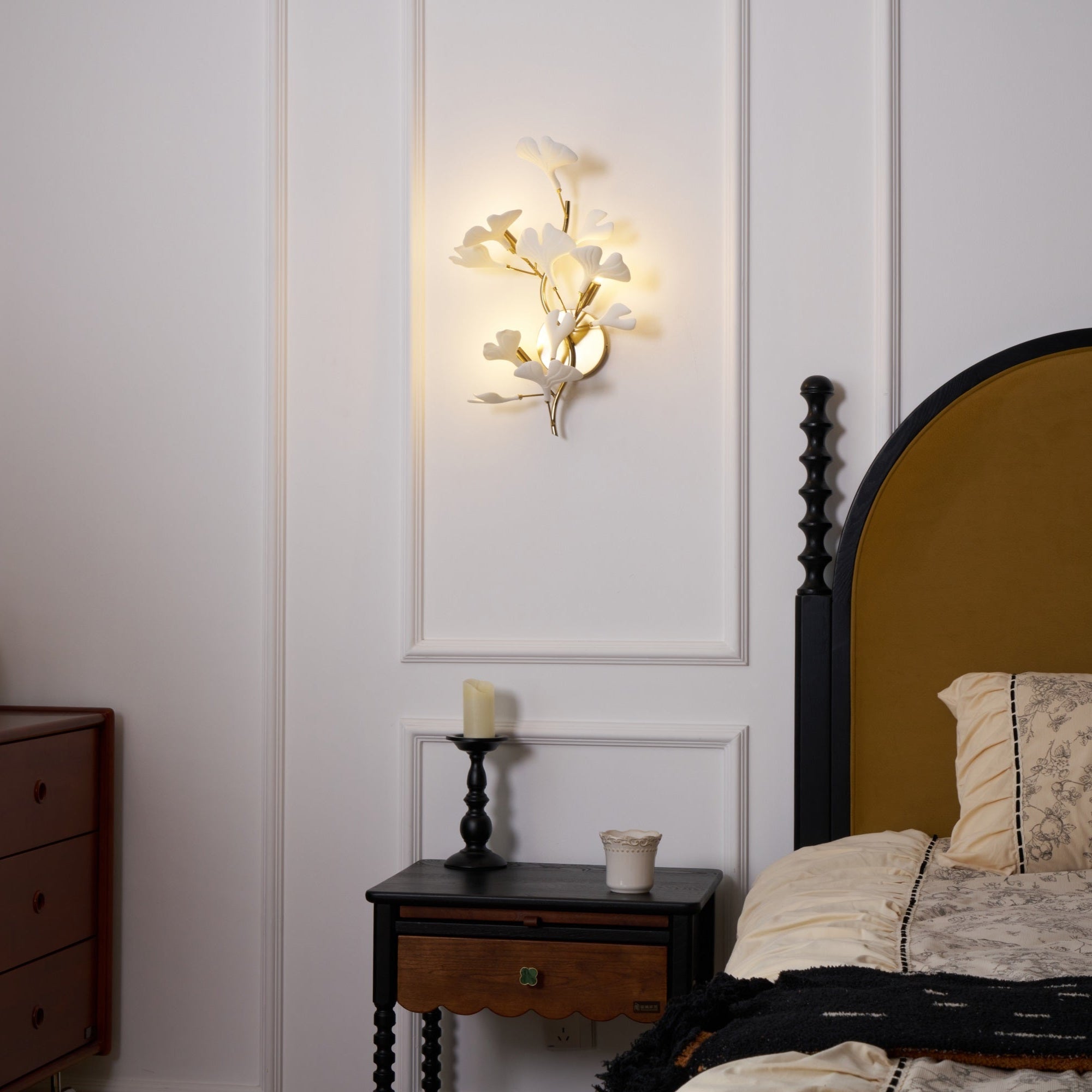 Gingko Leaf Wall Lamp - Modern LED Sconce Light Fixture for Bedroom, Living Room & Hallway Decor