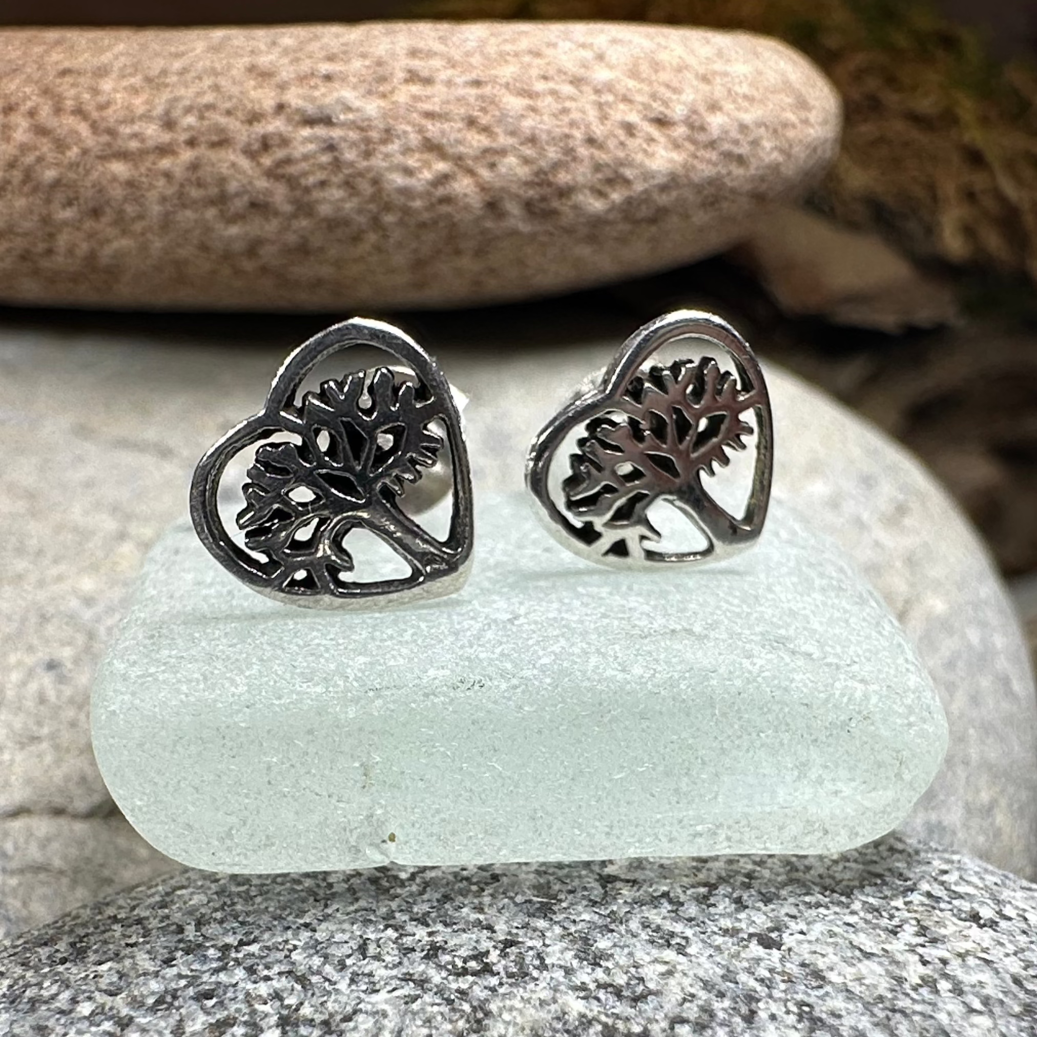 Tree of Life Stud Earrings for Women - Minimalist Beaded Beagle Jewelry - Perfect for Everyday Wear, Gifts & Boho Style