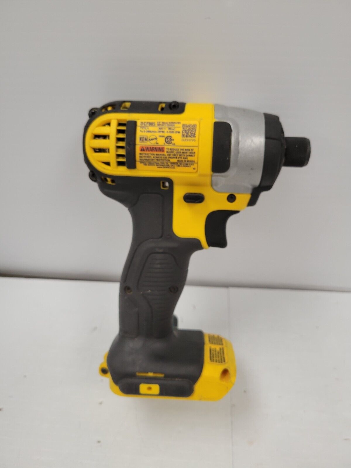 DEWALT DCF885 1/4-Inch 20V MAX Cordless Impact Driver Kit - Powerful & Compact for DIY Projects, Construction, and Automotive Repairs