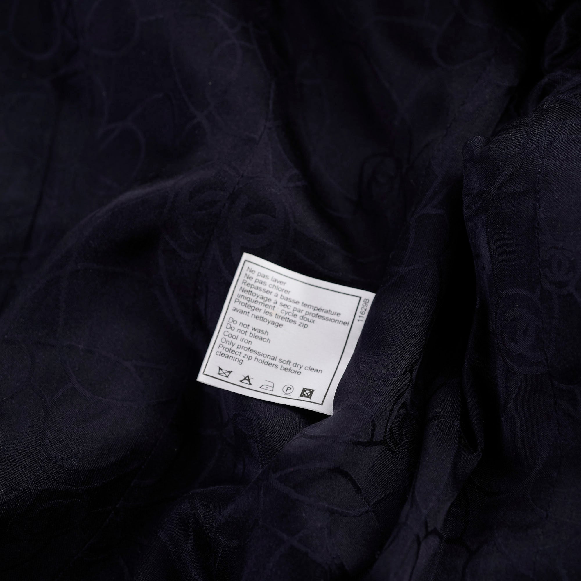 Chanel 01P Spring Summer Jacket for Women - Navy & Beige Tweed Coat - Size 34 - Perfect for Office Wear & Spring Fashion Outfits