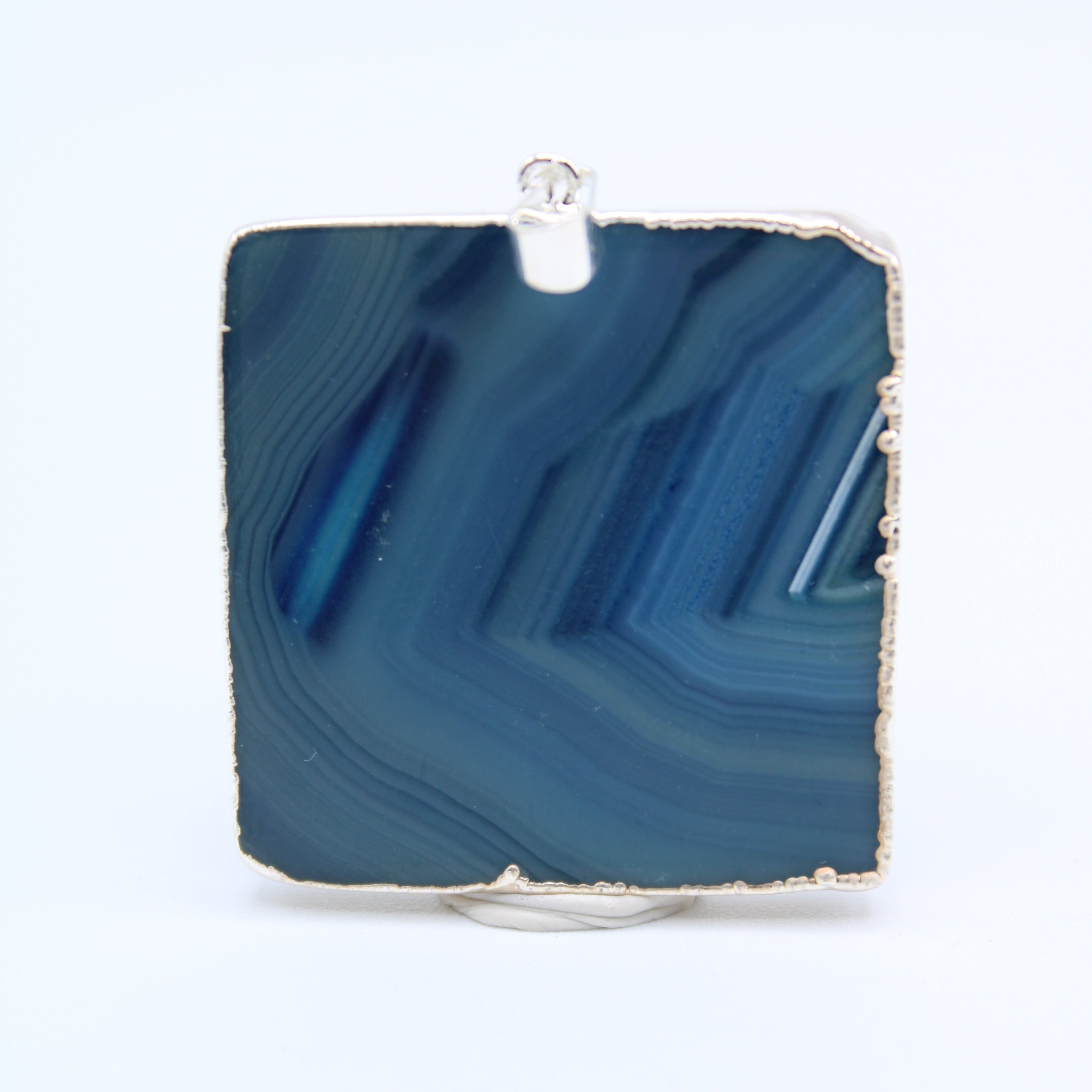 Natural Agate Slice Pendant Necklace - Healing Crystal Jewelry for Women - Boho Chic Accessory for Meditation, Yoga & Spiritual Healing