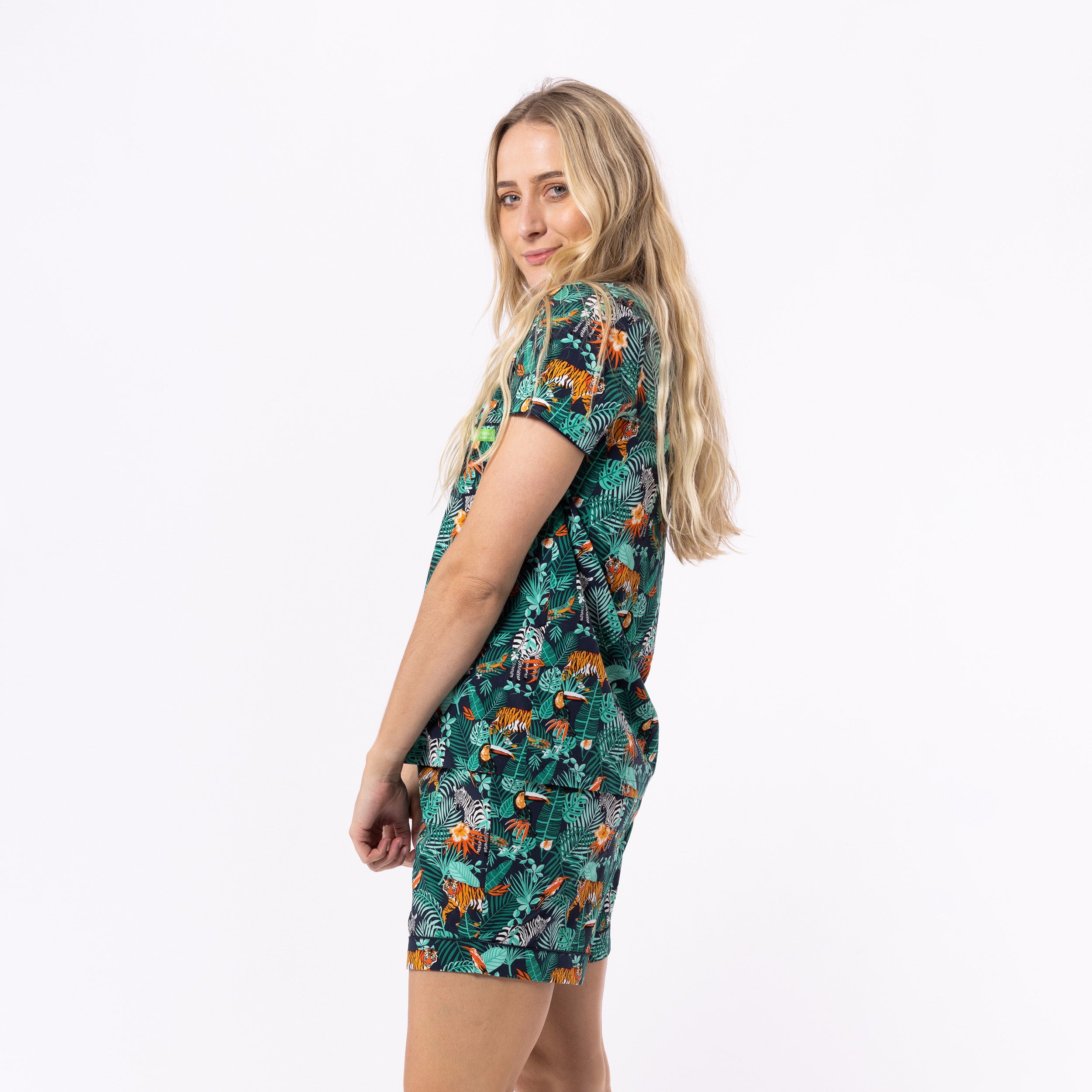 Women's Dark Jungle Print Woven Short Sleeve Pajama Set - Soft & Comfortable Green Sleepwear for Lounge & Nighttime Relaxation