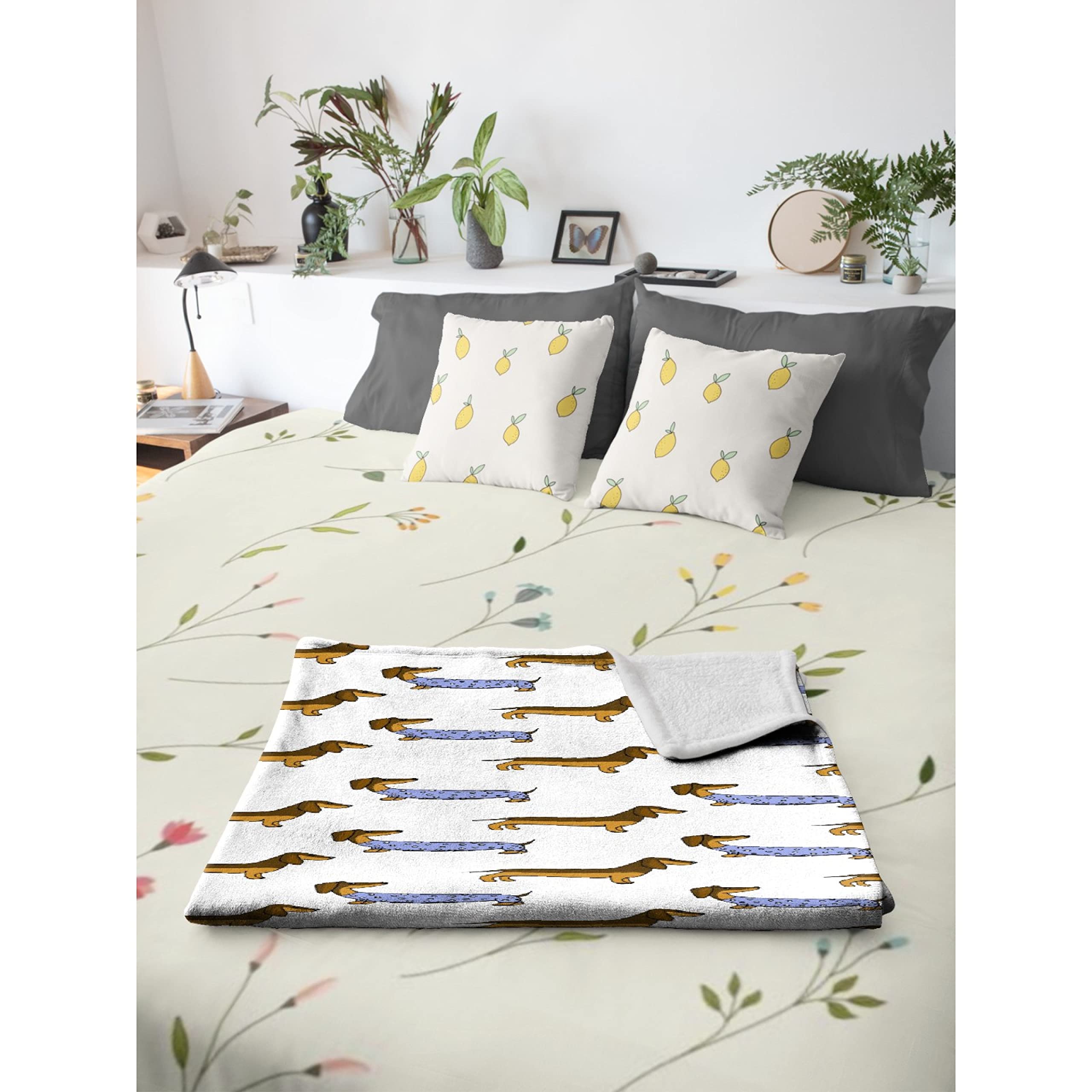 Cute Dachshund Dog Hug Blanket - Super Soft Flannel Wool Throw for Pets 40