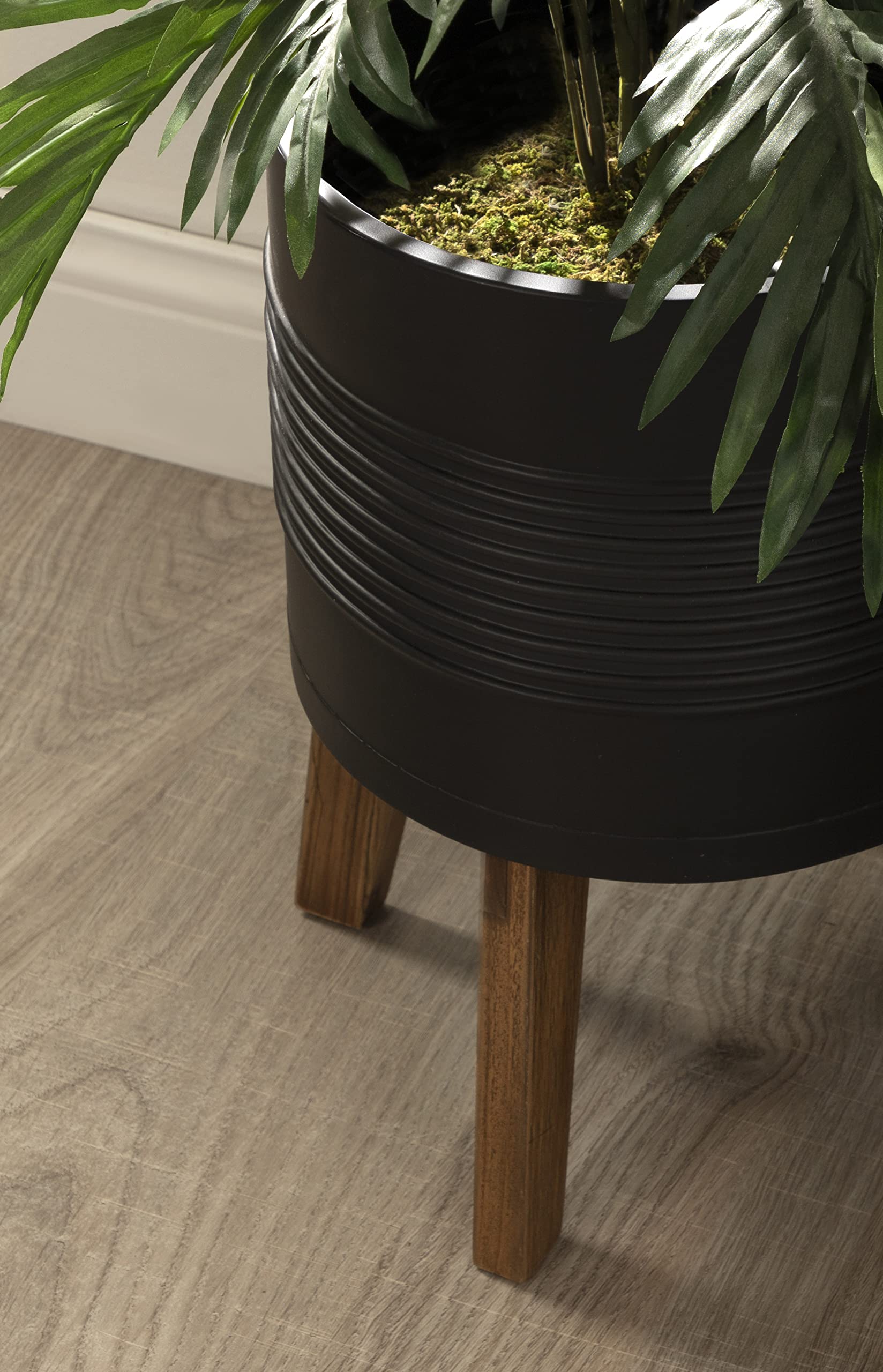 Kate & Laurel Gavri Farmhouse Freestanding Indoor Planter - 11.25