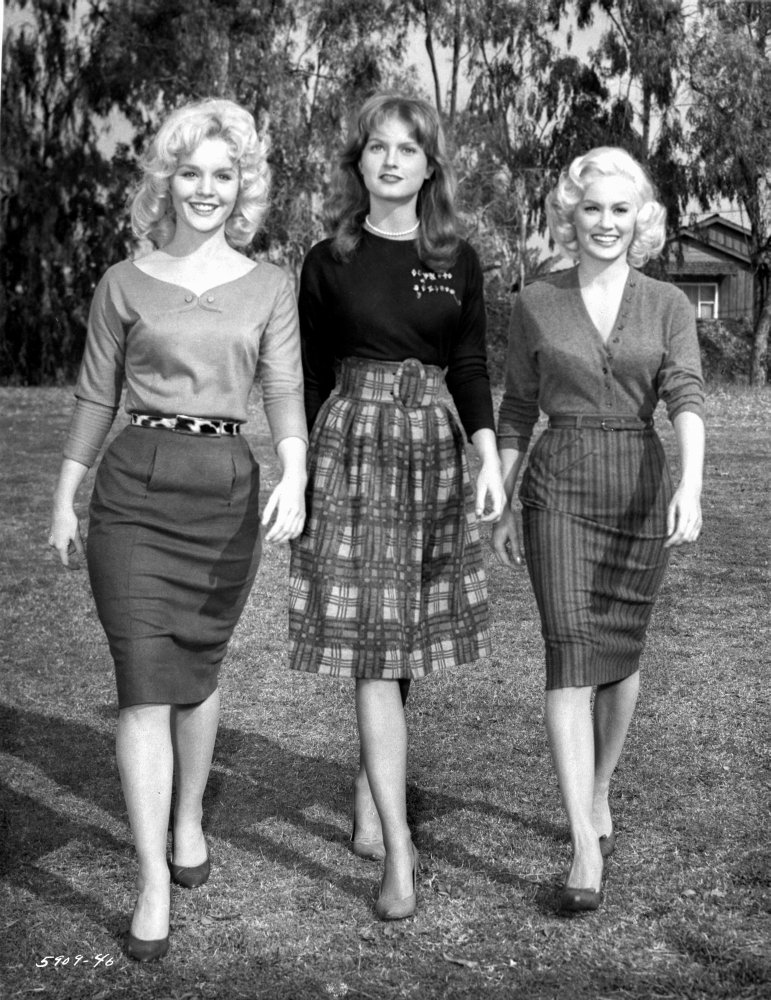 Sex Kittens Go To College Cast Portrait Photo Print (8x10 Inches) - Vintage Movie Memorabilia for Film Collectors & Home Theater Decor