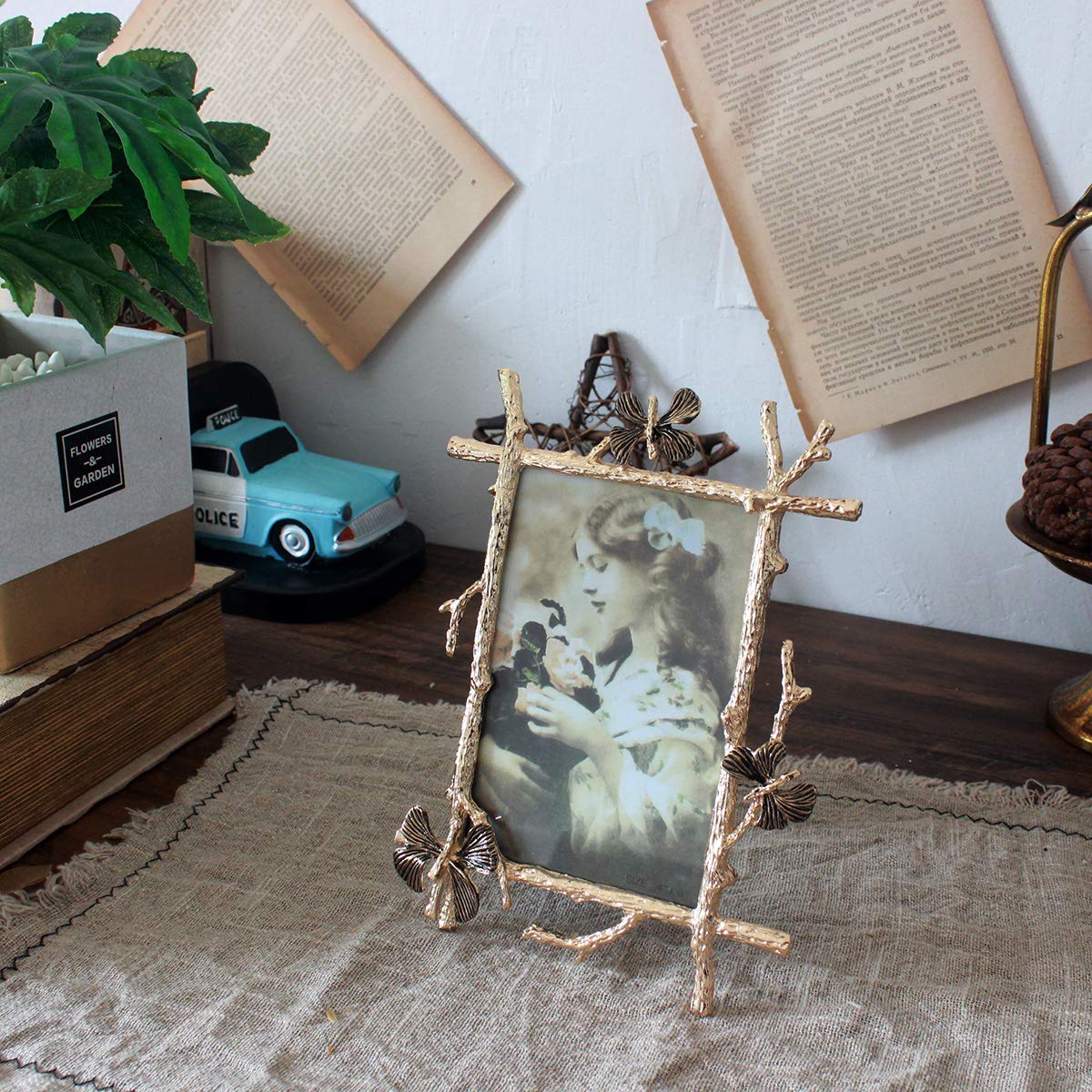 Funerom 4x6 Inch Golden Metal Picture Frame - Elegant Desktop Photo Display for Home, Office & Gift Giving | Perfect for Weddings, Graduations & Family Memories