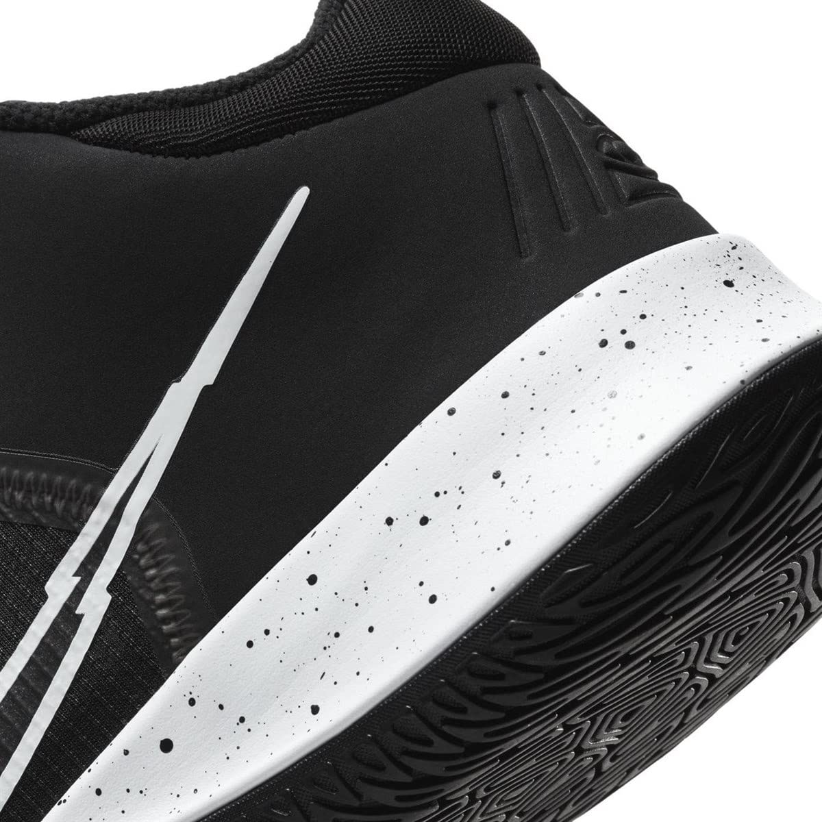 **Nike Unisex Basketball Shoes for Men & Women – High-Performance Court Sneakers for Indoor & Outdoor Play**