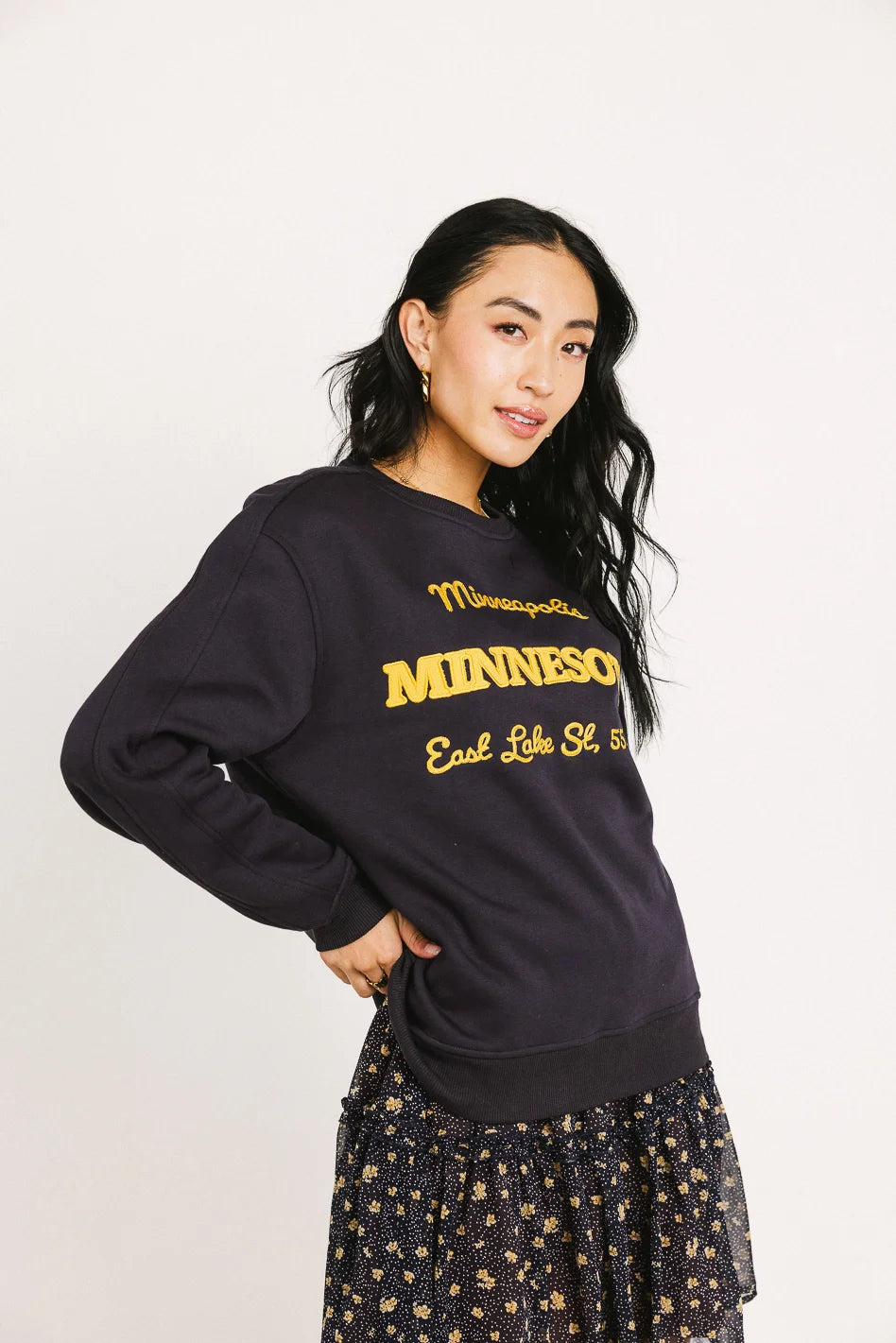 Minnesota Embroidered Sweatshirt for Women & Men - Cozy Fleece Pullover with State Design - Perfect for Fall & Winter Outfits, Casual Wear, and Gift Giving