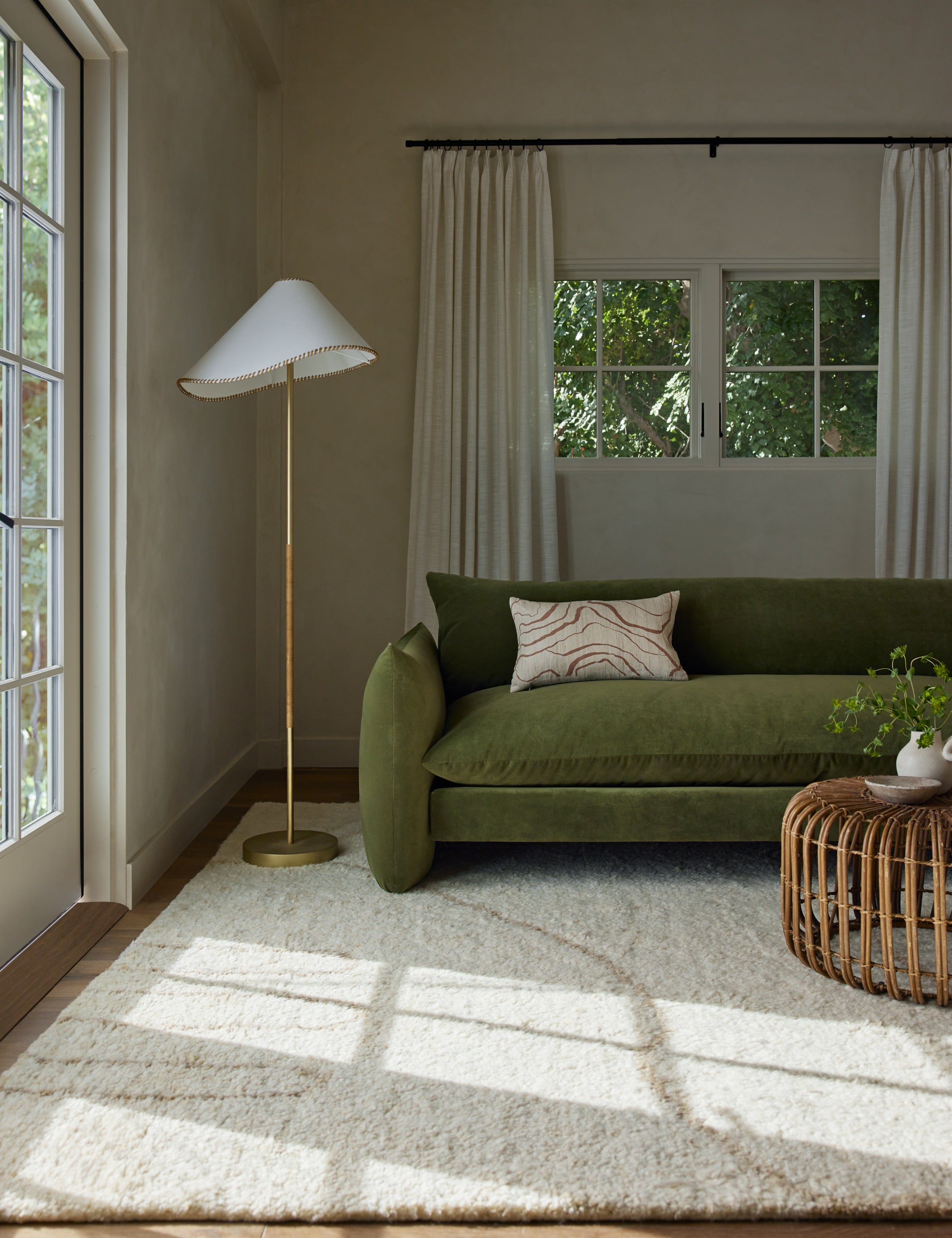 Banks Sofa - Modern Comfortable Couch for Living Room, Lounge & Office - Stylish & Durable Furniture for Home Decor
