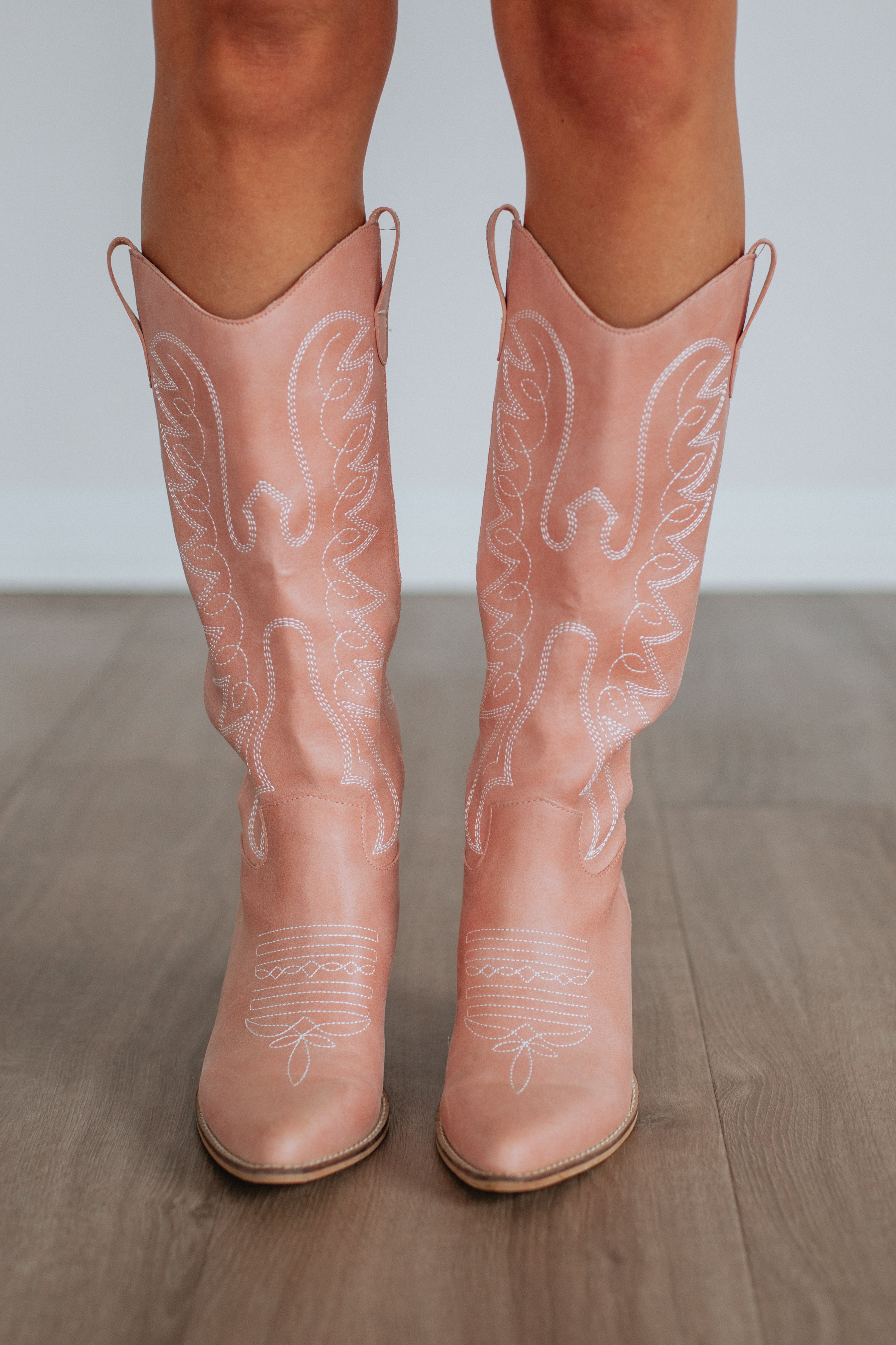 Best Cowgirl Boots for Women - Comfortable & Stylish Western Boots for Walking, Riding & Country Fashion