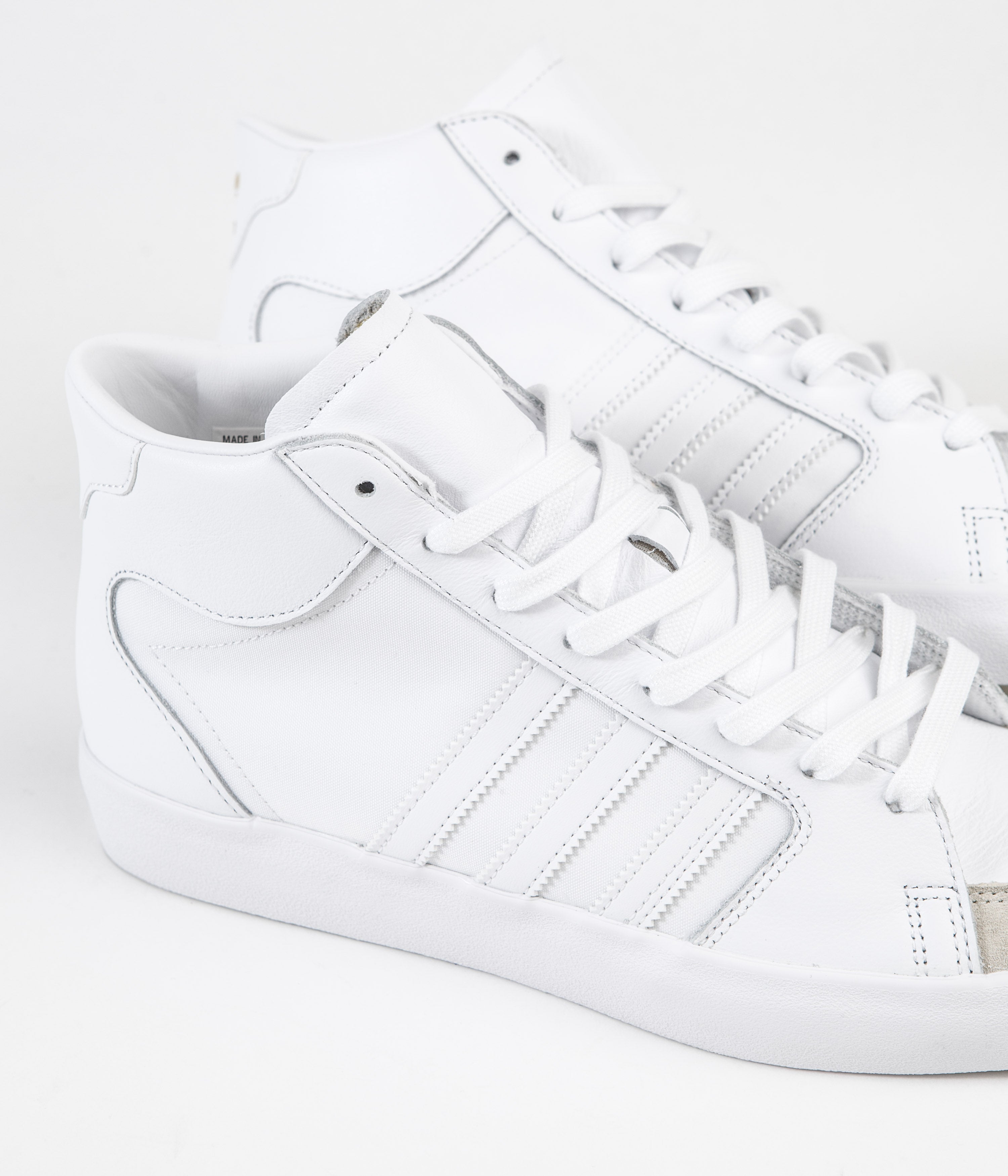 Adidas Superskate Adv Skateboarding Shoes - White & Gold Metallic Colorway | Men's Streetwear Sneakers for Skateboarding & Urban Fashion