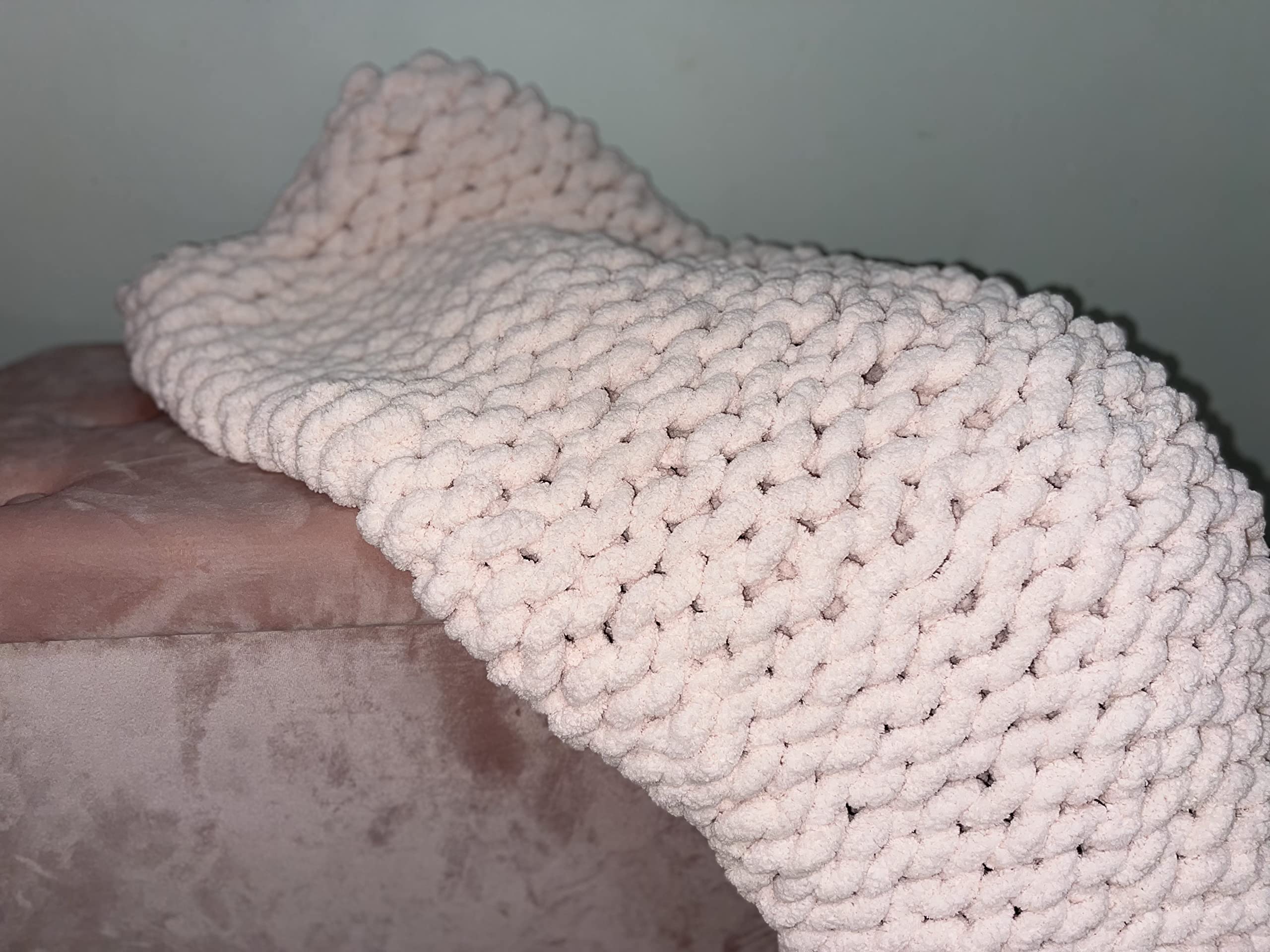Super Soft Chunky Knit Blanket - Warm Cozy Throw Blanket for Couch & Bed - Luxurious Home Decor Gift (25x30 Inches, Soft Pink) | Perfect for Netflix Nights, Winter Snuggles & Gift Giving