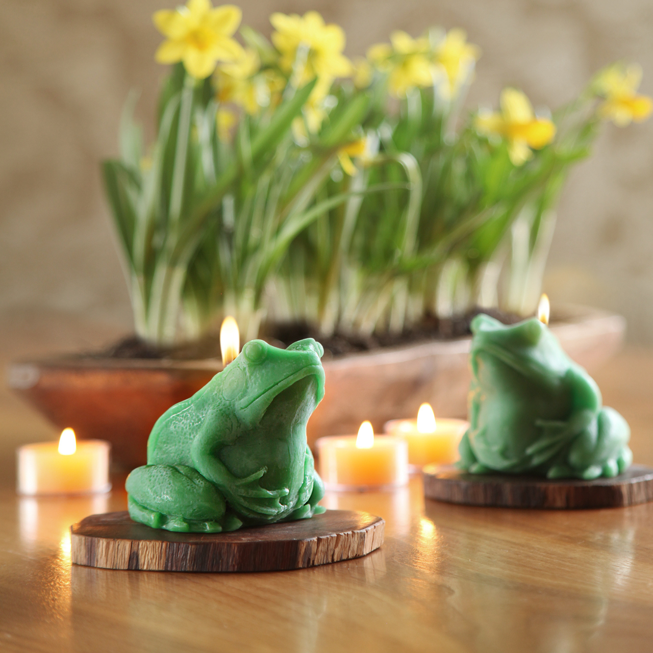 Natural Beeswax Frog-Shaped Candle - Handmade Eco-Friendly Home Decor for Relaxation & Aromatherapy - Perfect for Bathroom, Bedroom, and Meditation Spaces
