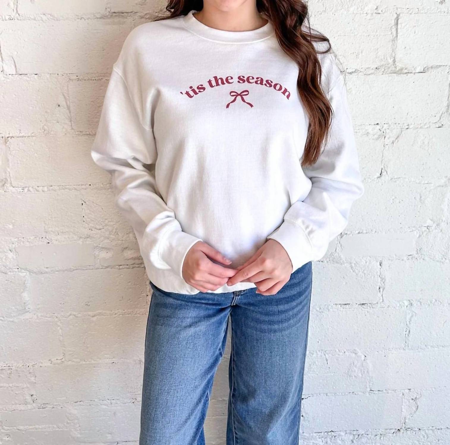 Christmas 'Tis The Season Graphic Sweatshirt - Cozy White Holiday Pullover for Winter Parties & Family Gatherings